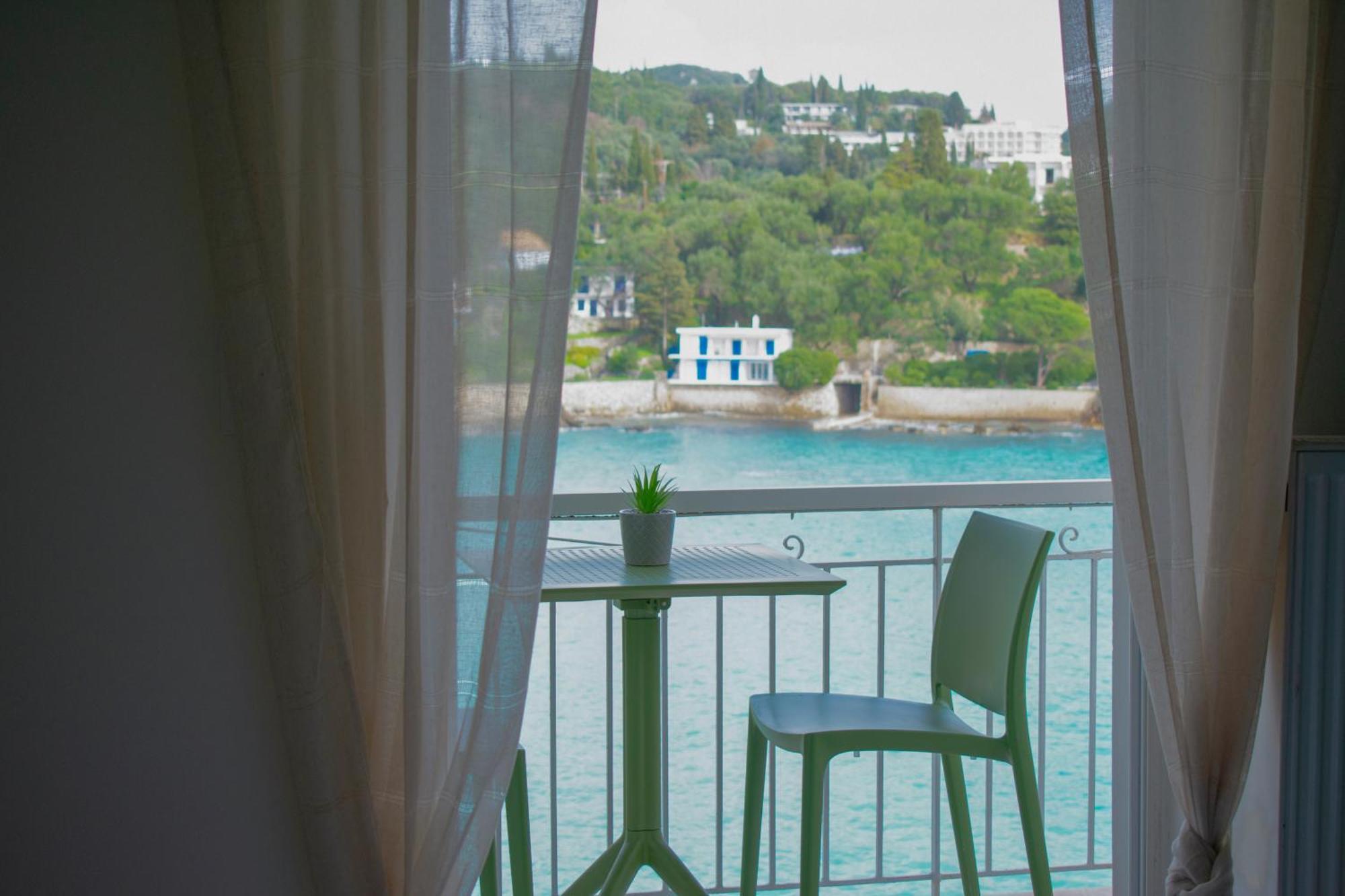 Athina * Paleokastritsa