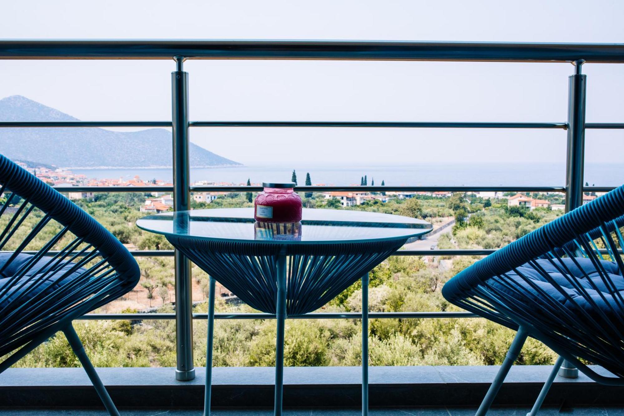 Konatsi Luxury Tiros