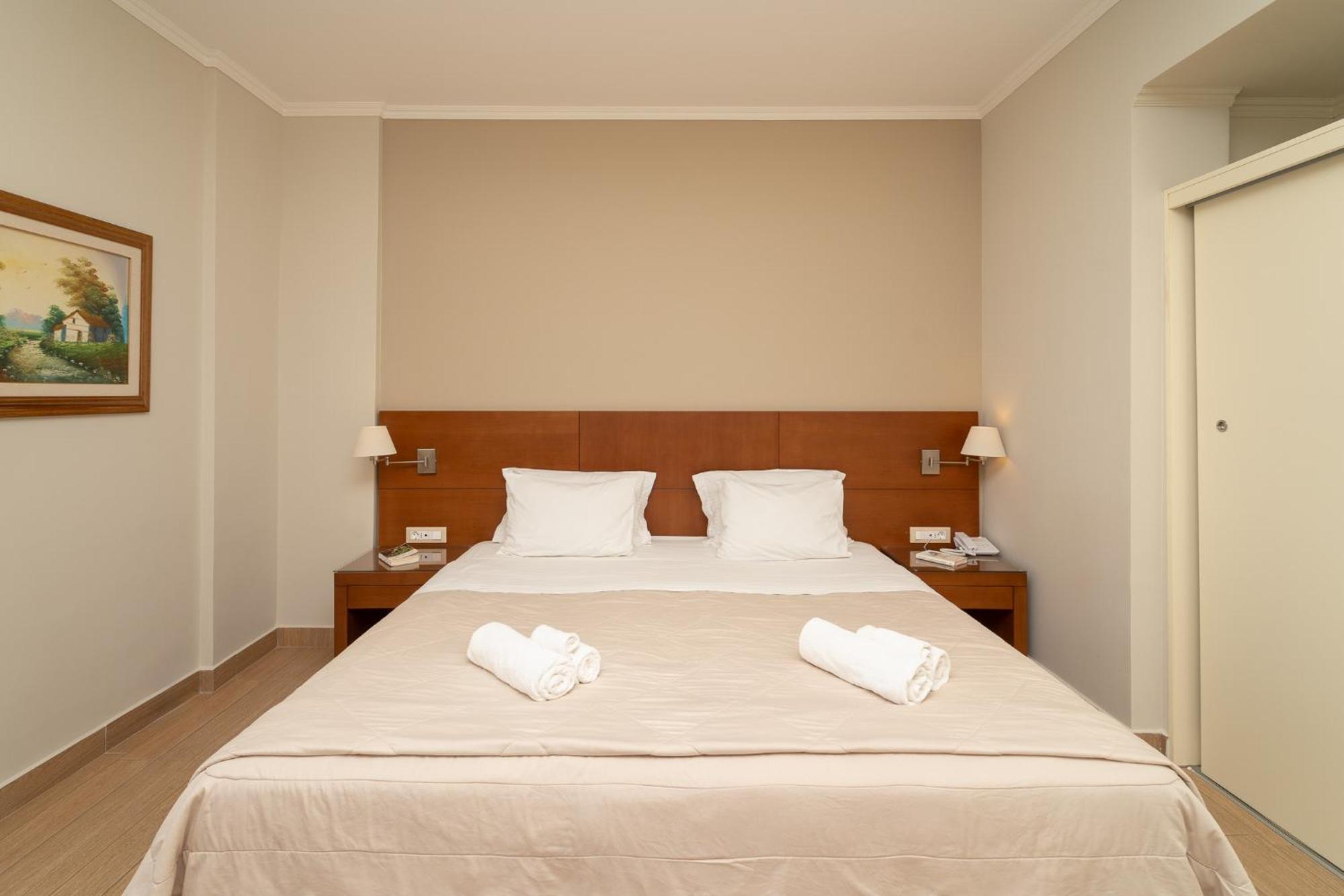 Hotel Niriides Luxury Villas 3*
