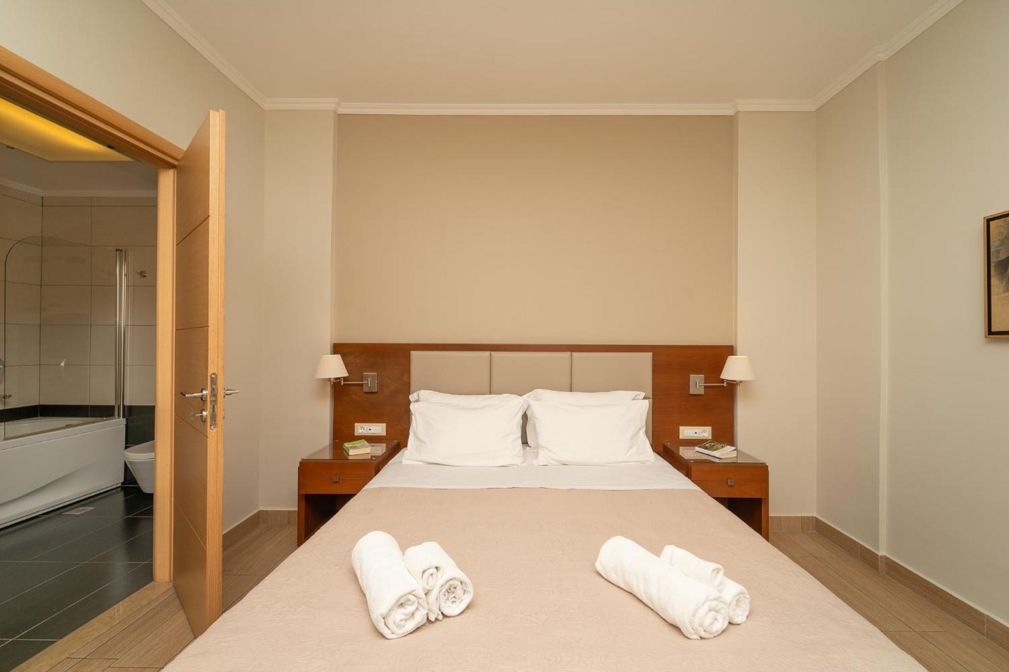 Hotel Niriides Luxury Villas 3*