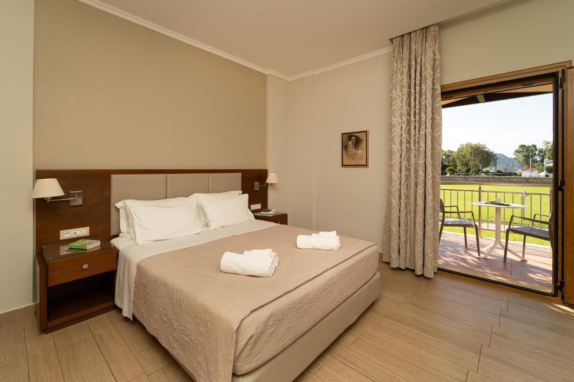 Hotel Niriides Luxury Villas 3*