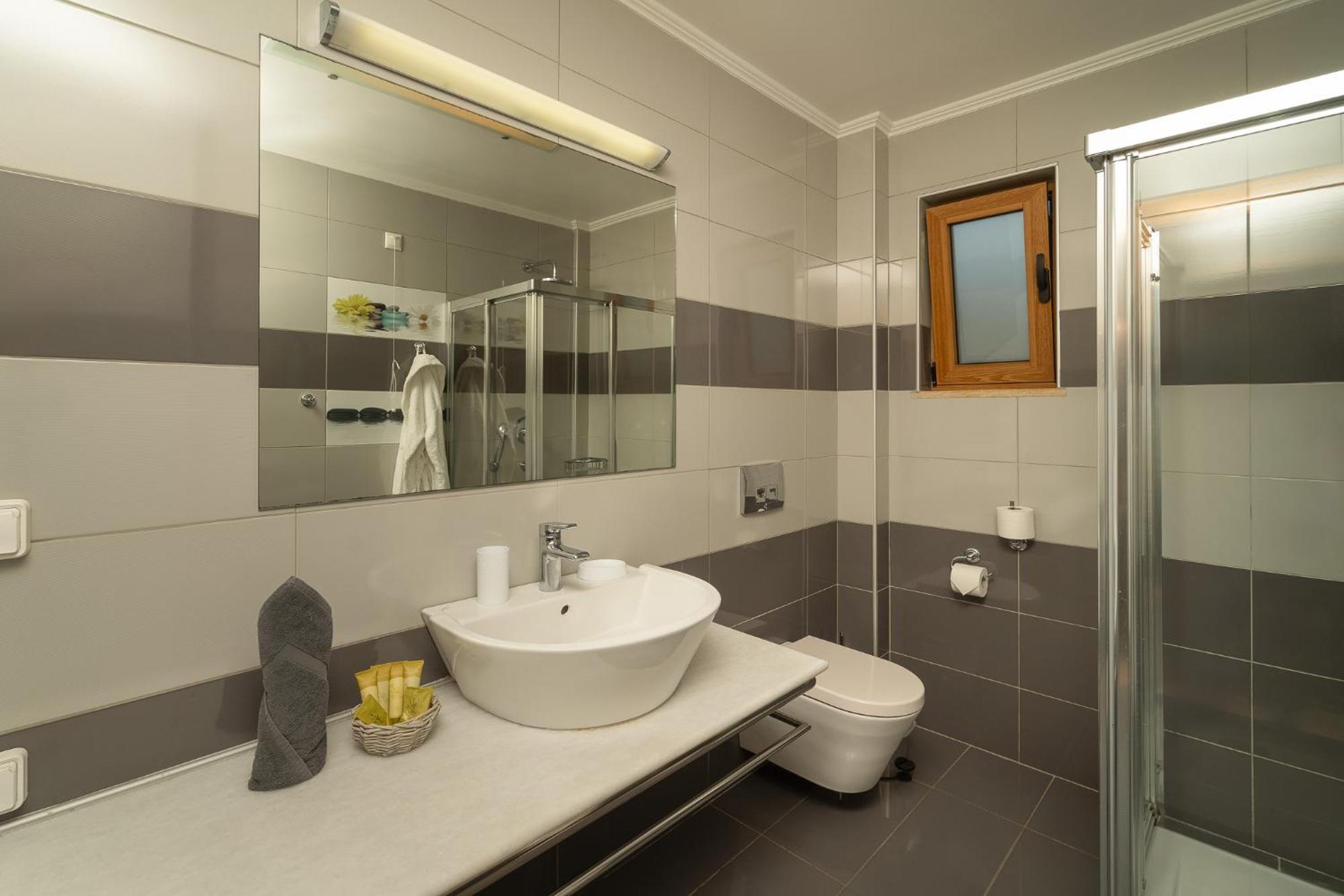 Niriides Luxury Villas Hotel
