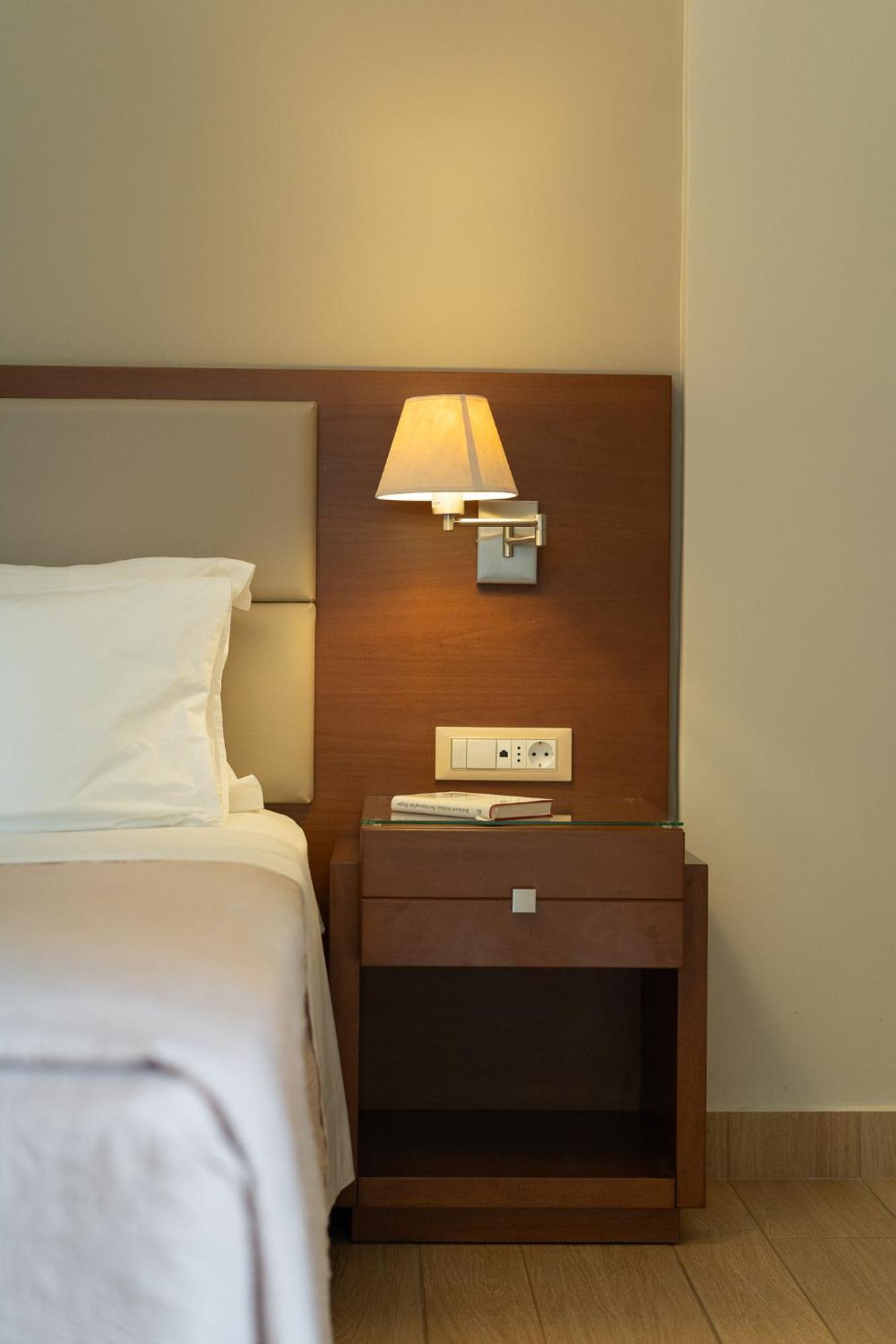 Hotel Niriides Luxury Villas 3*