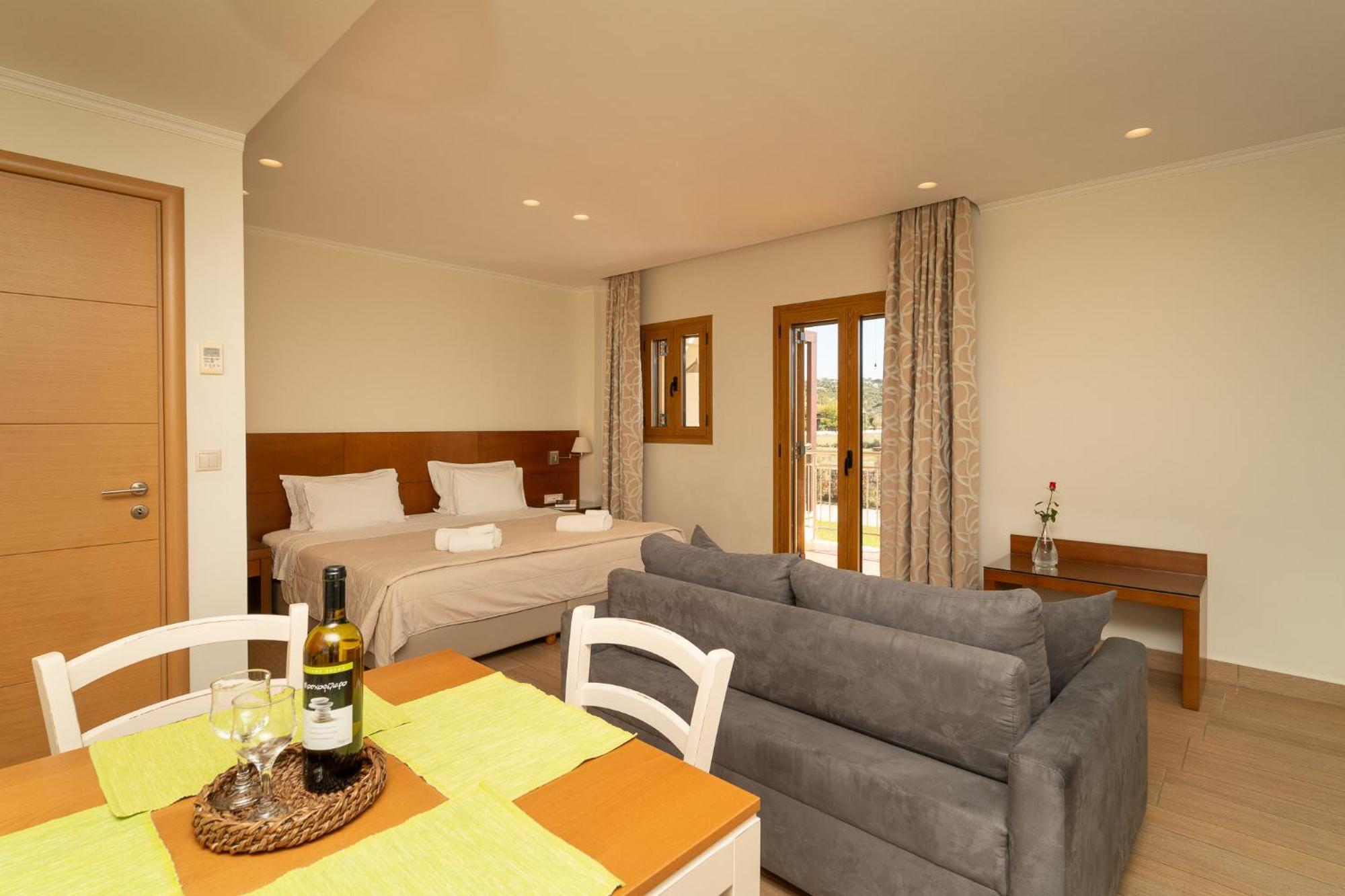 Niriides Luxury Villas 3*