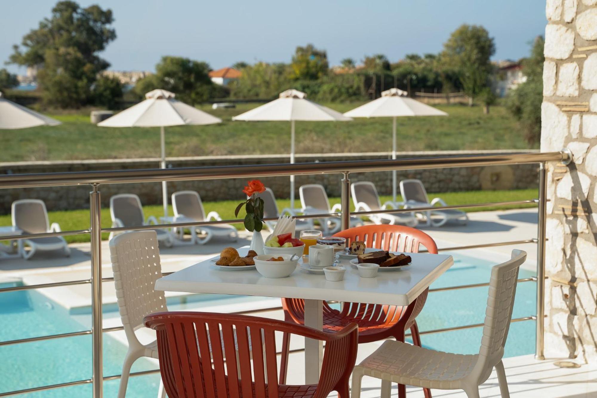 Hotel Niriides Luxury Villas
