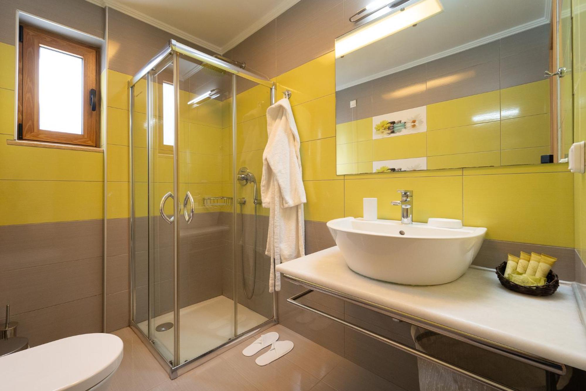 Niriides Luxury Villas 3*