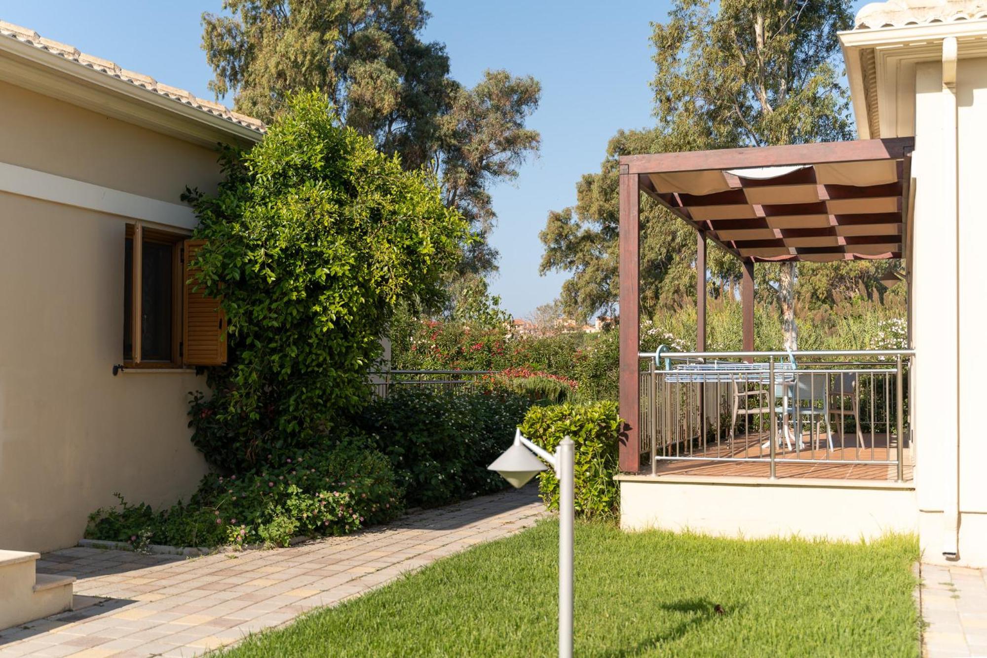 Niriides Luxury Villas Hotel