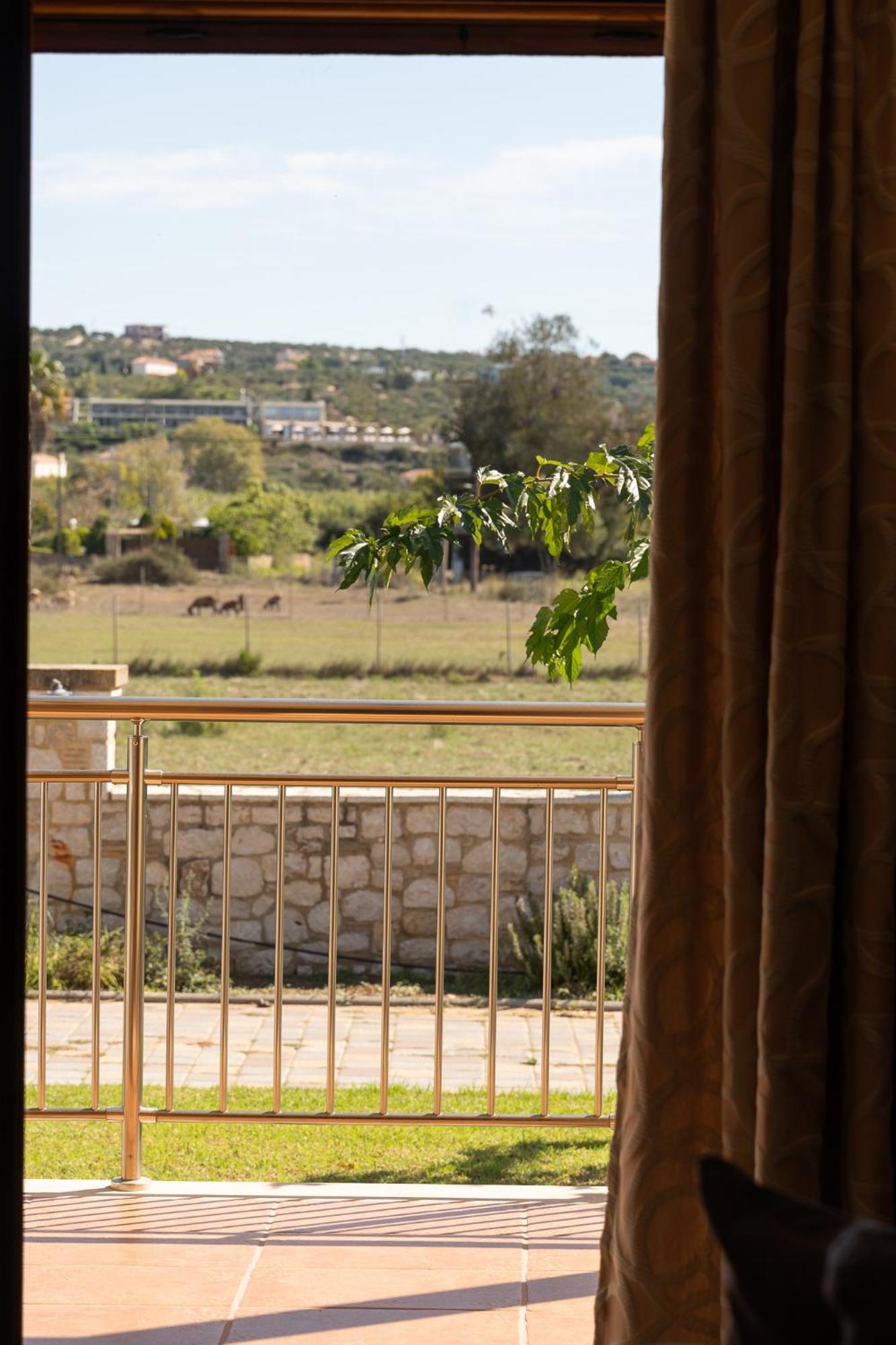 Niriides Luxury Villas Hotel 3*