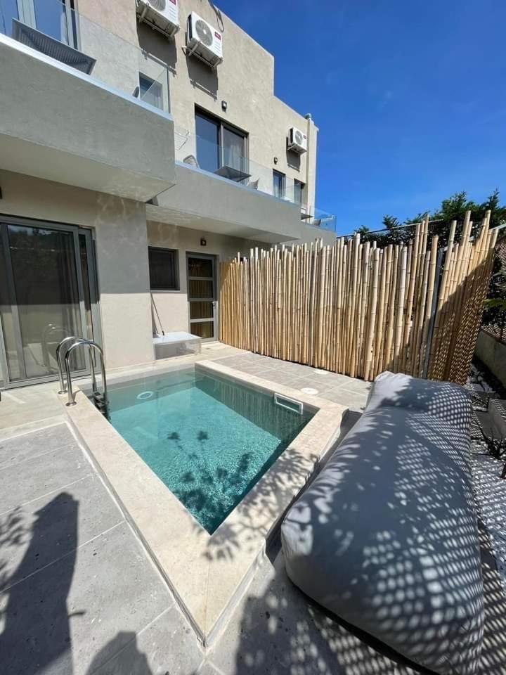 Theros Aparthotel