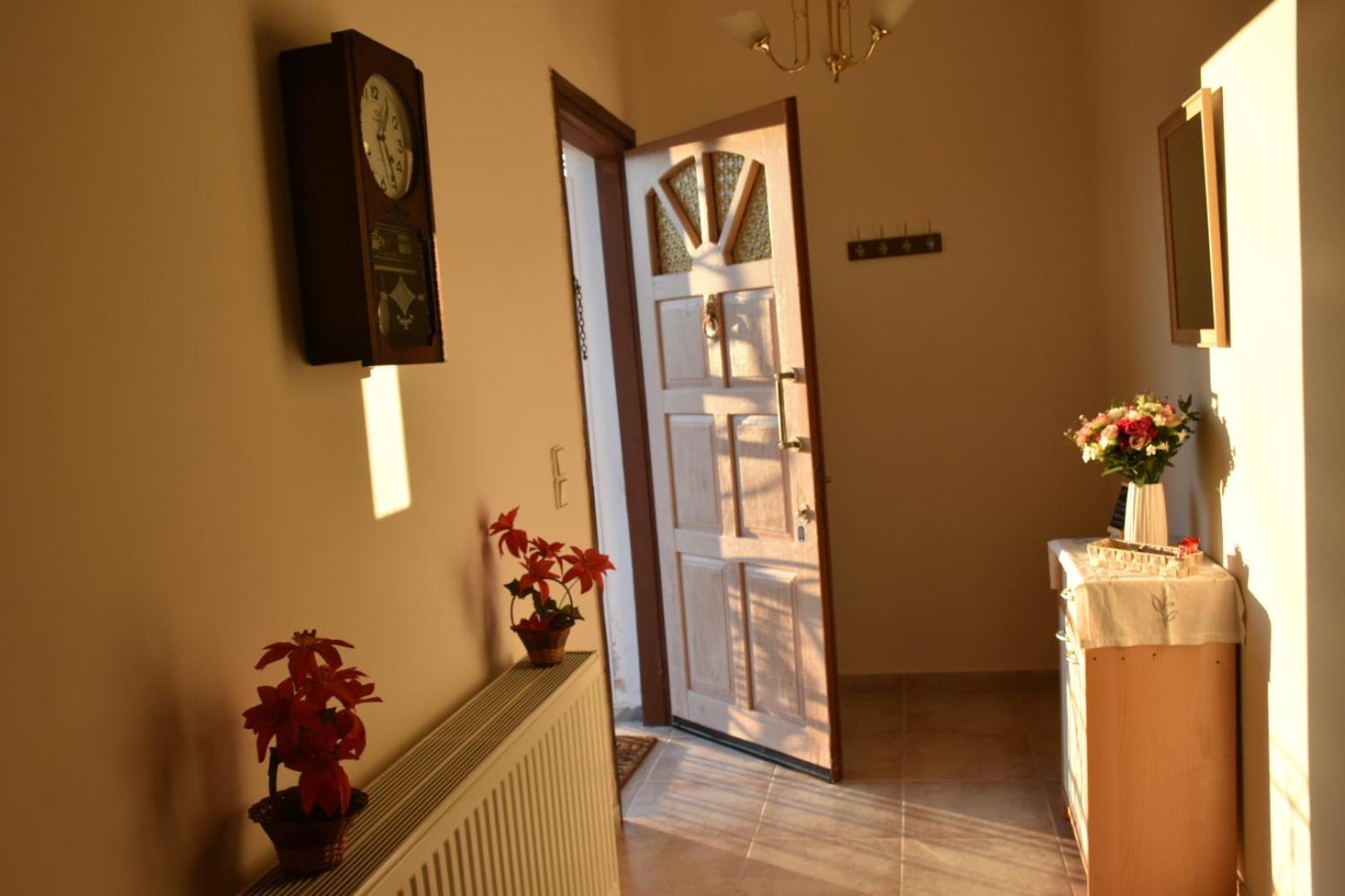 Apartment Val's Place Mytilene
