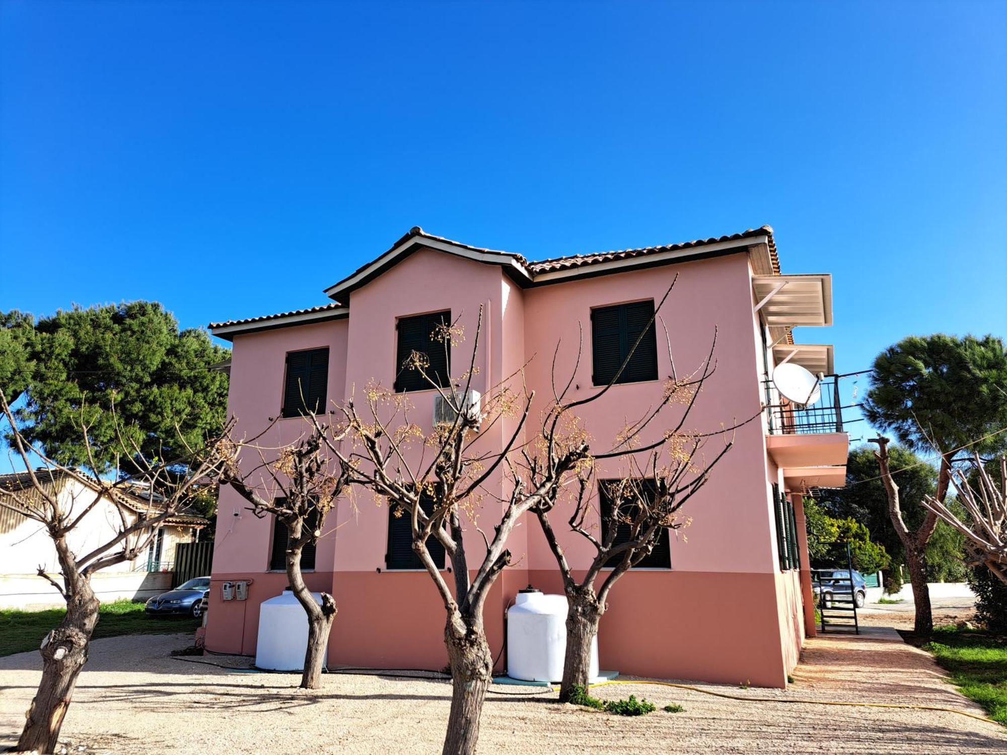 Giorgos House *
