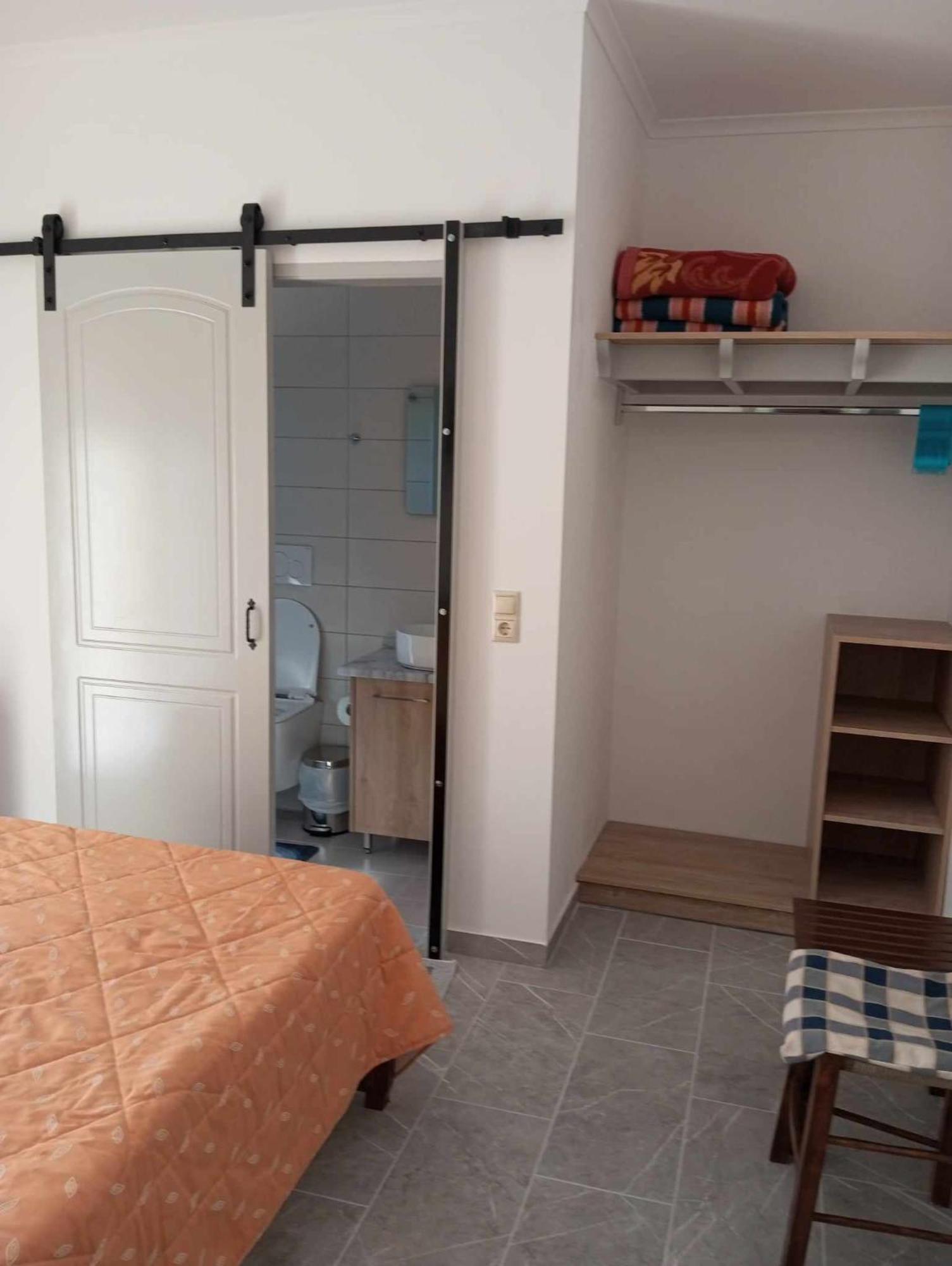 Gerekos And Apartment *