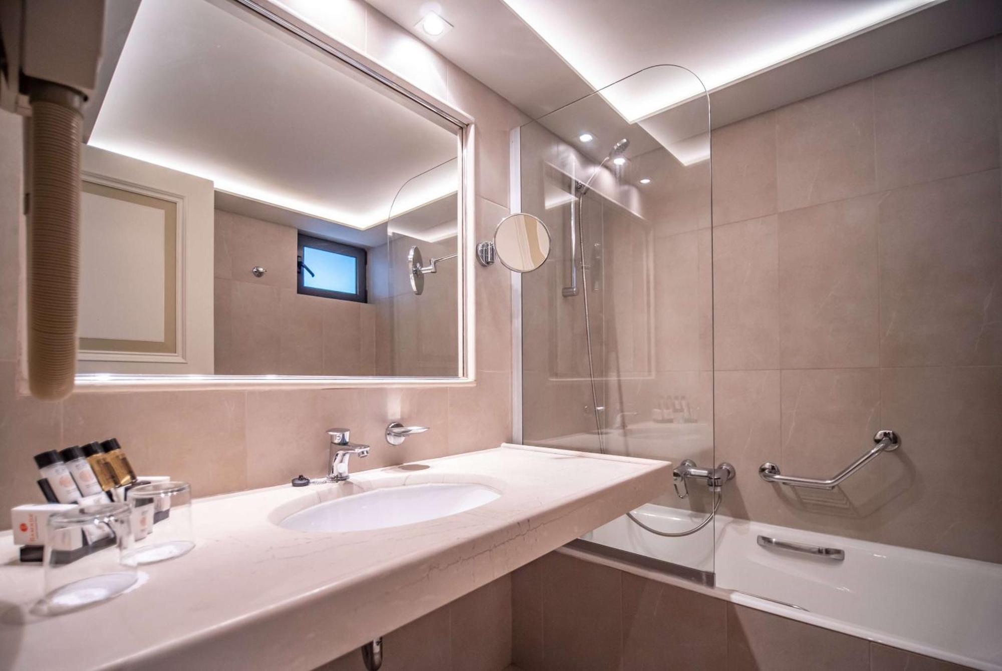 Ramada Poseidon Hotel 5*