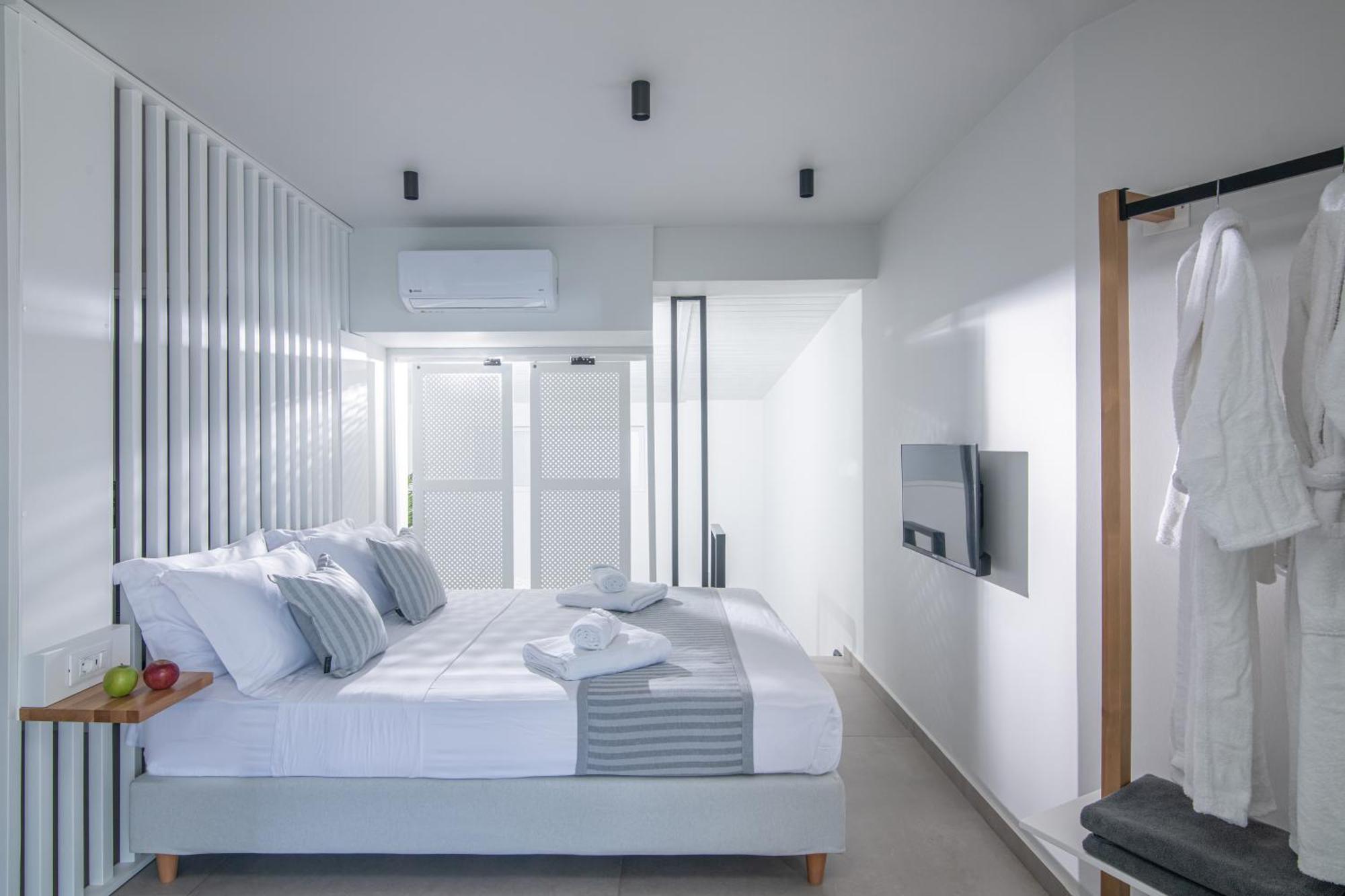 Beachfront Salty Sea Luxury 1 *