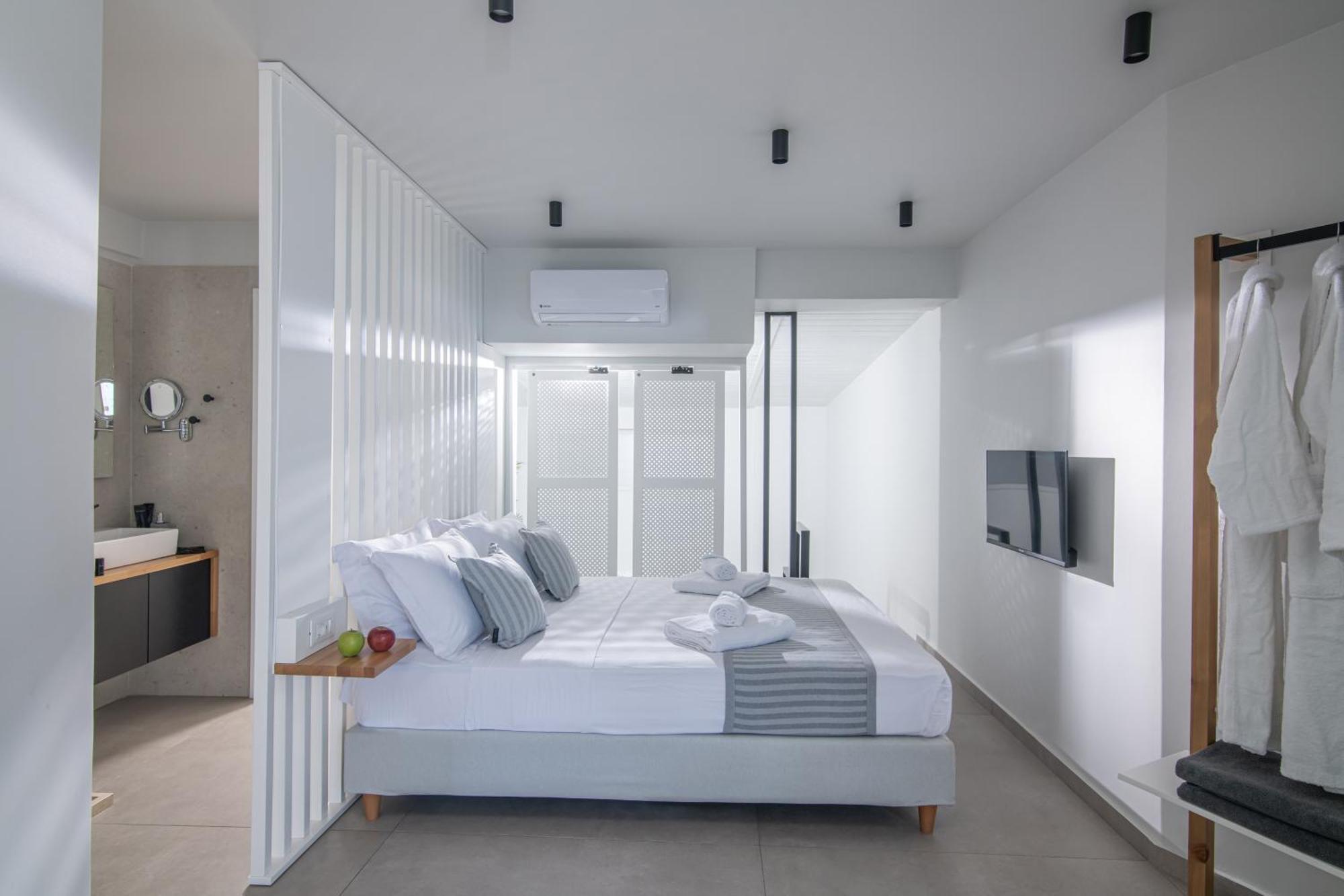 Beachfront Salty Sea Luxury 1 Apartment