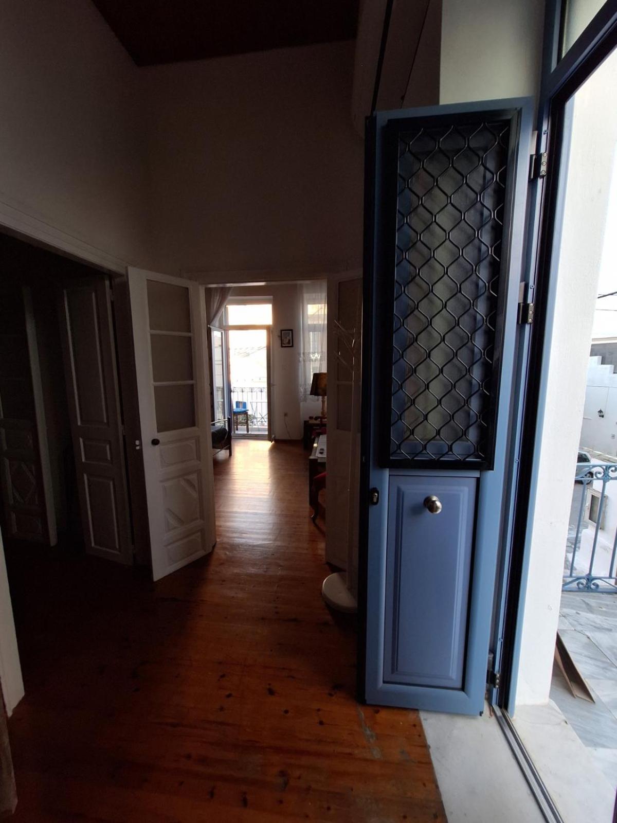 Gyzi 's House *