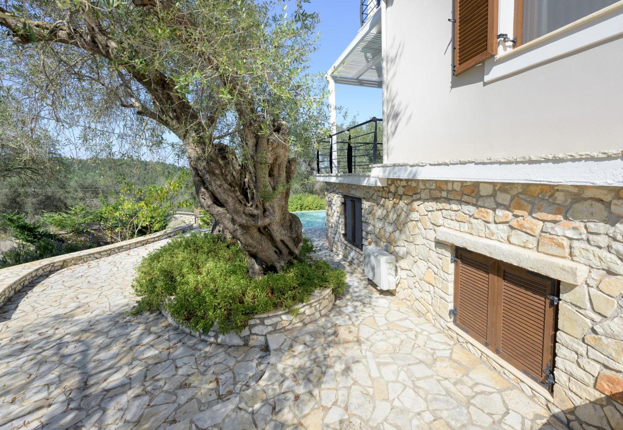 Villa Bougarini Haven Family Rock Pool Oasis