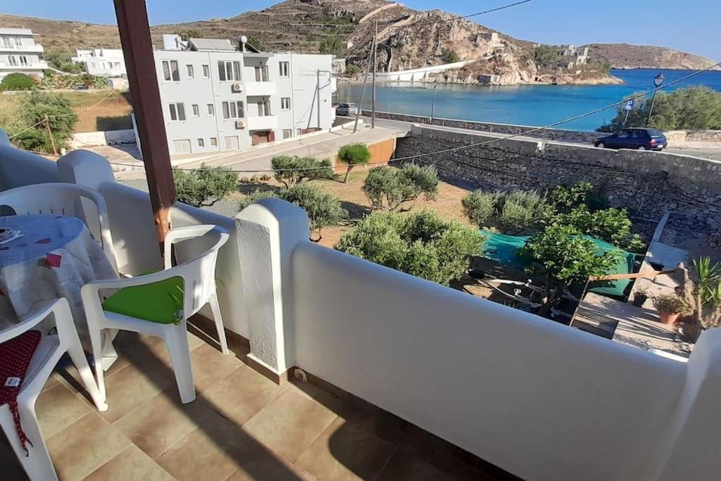 παραθαλάσσιο με θέα τον κόλπο βάρης
