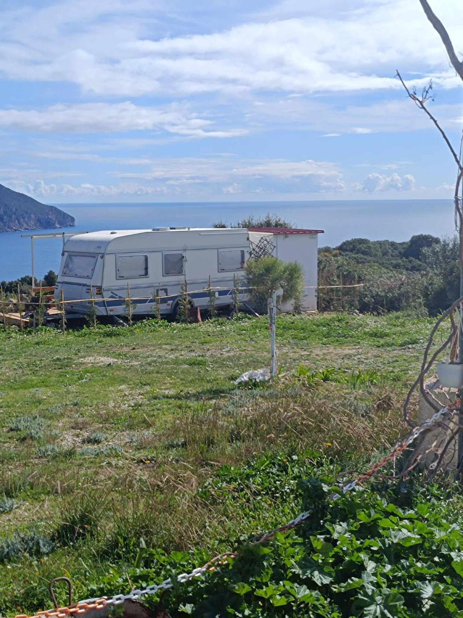 Campsite Fox Caravan Afionas