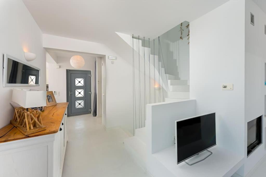 Kalithea-hills With Pool For 8 Up To 12 In Rhodes Town Villa Asgourou