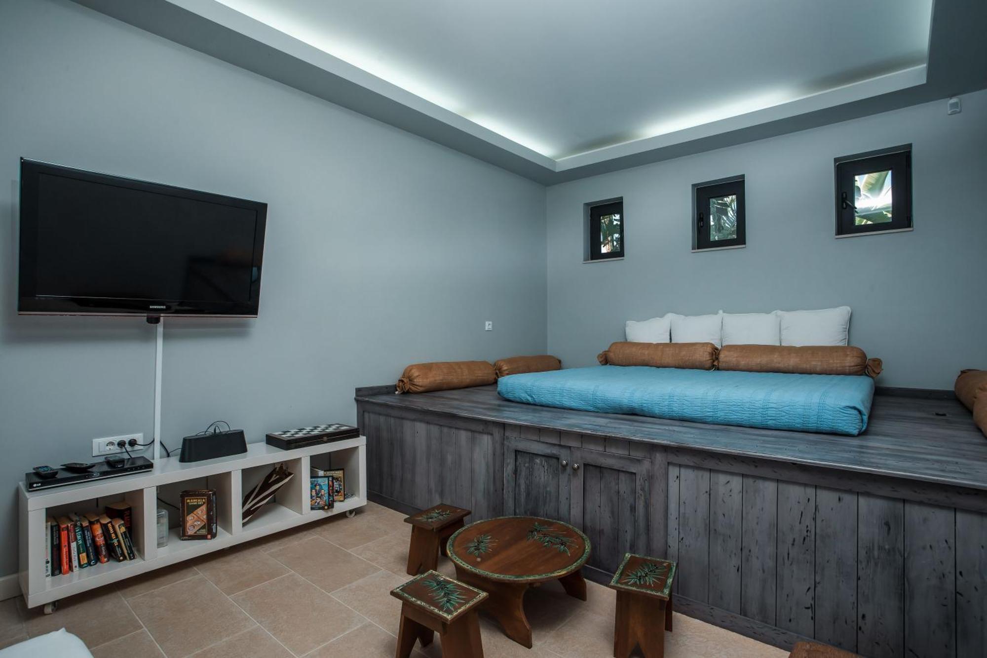 Oneiro - Voted The In Rhodes, Greece!