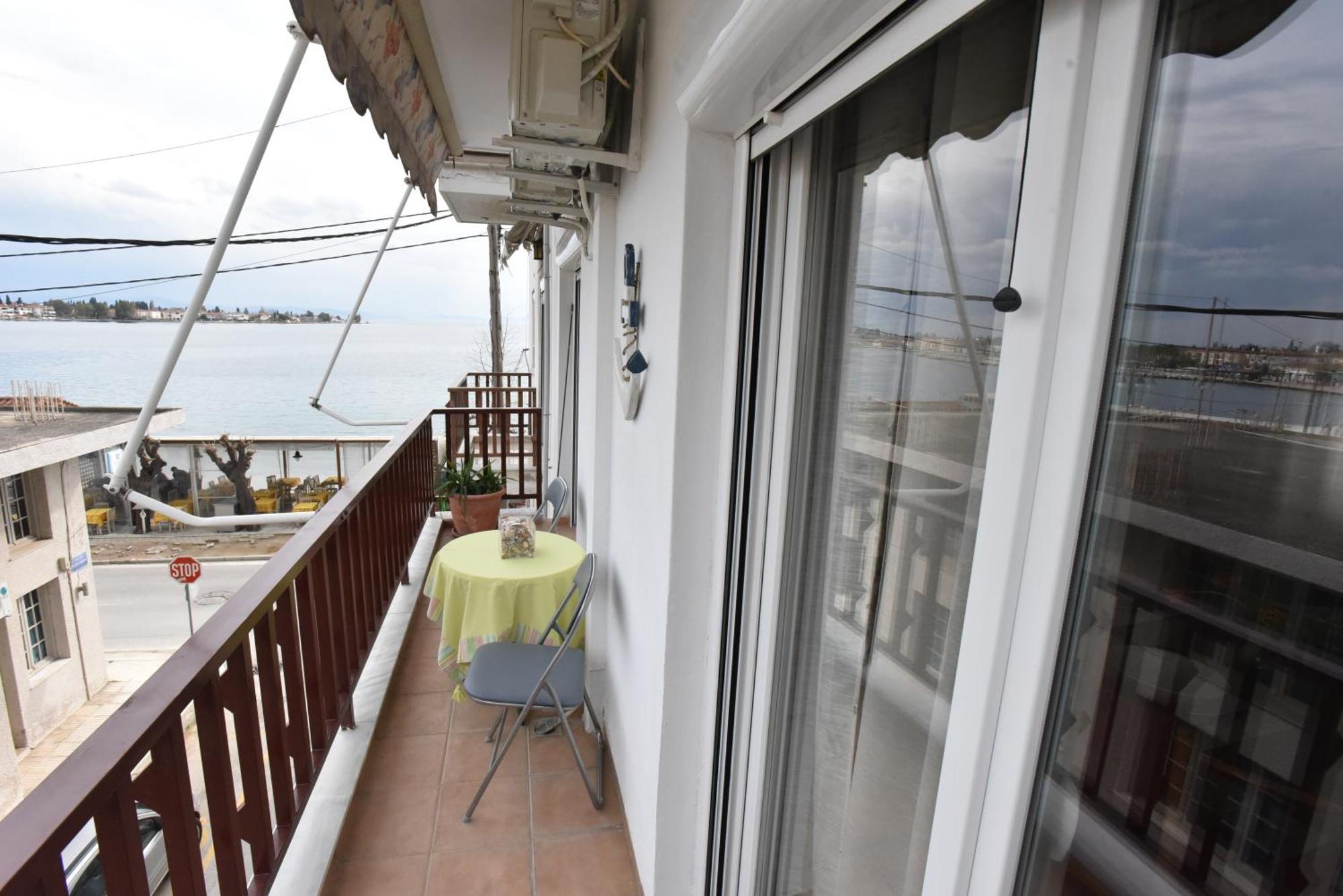 Elena's Seaside Apartment Agria