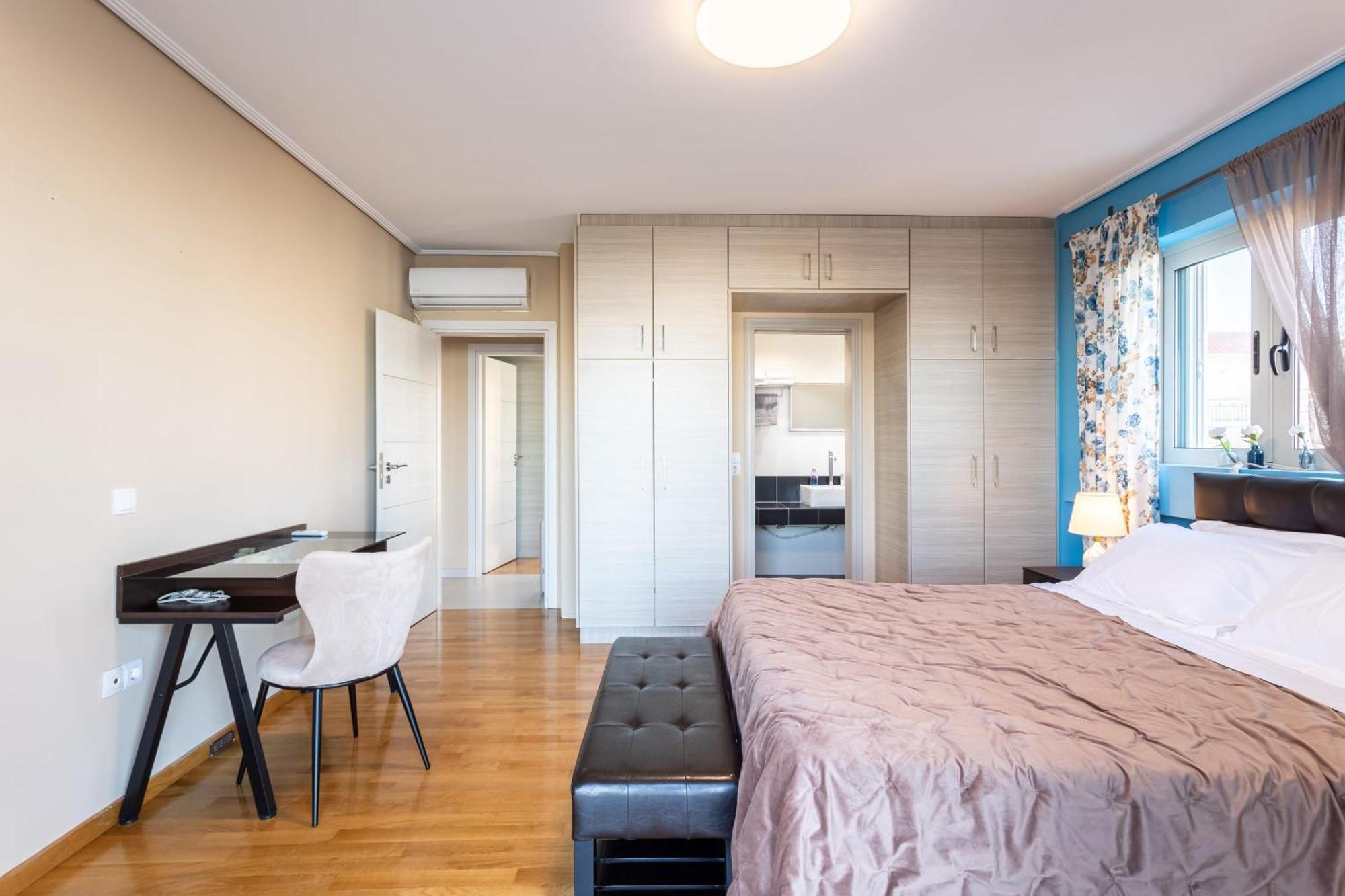 Beachfront Retreat - Peony Seabreeze Gem Apartment Artemida (Attica)