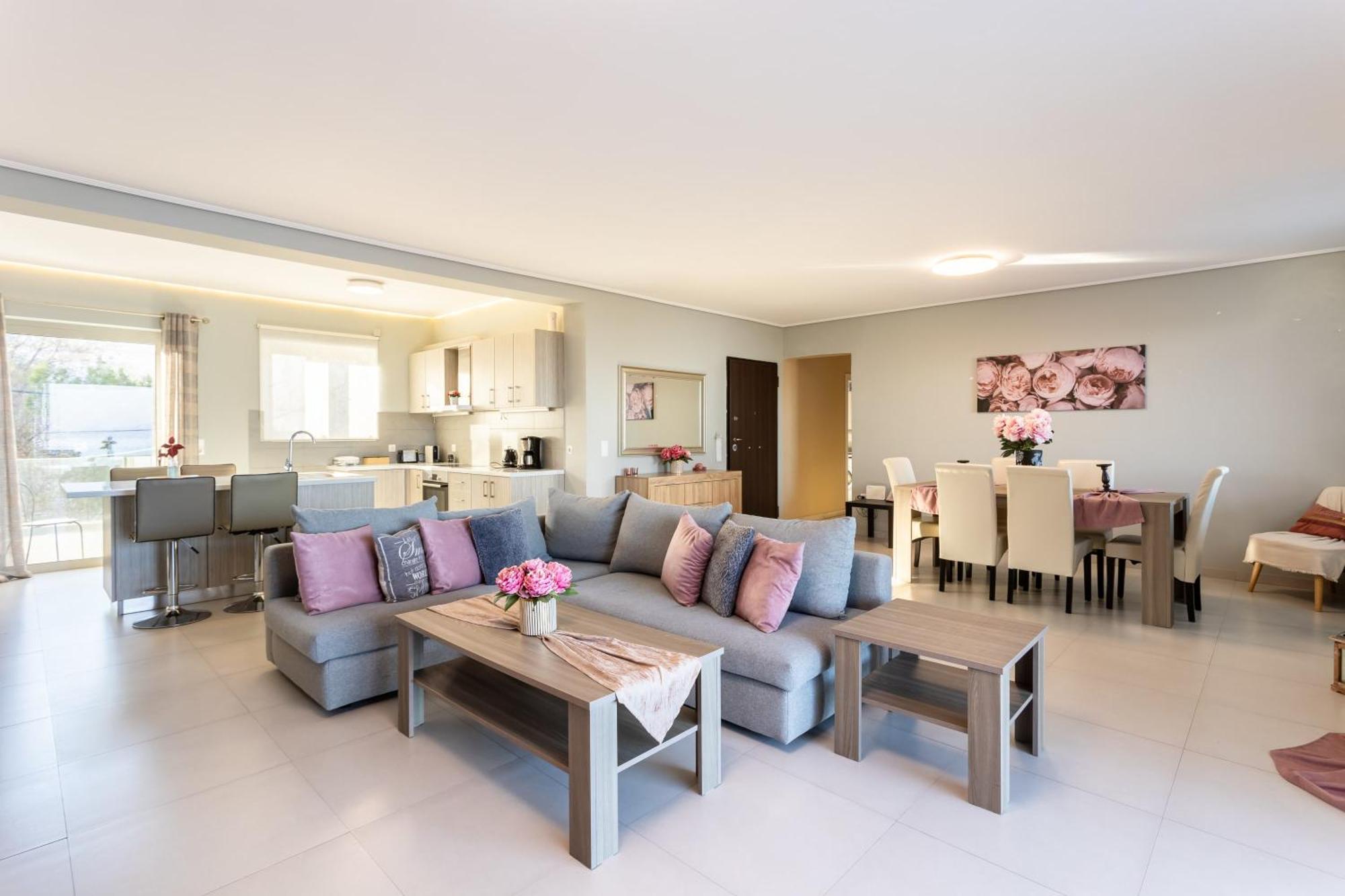 Beachfront Retreat - Peony Seabreeze Gem Apartment *