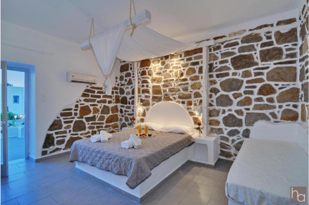 Adamas Hotel