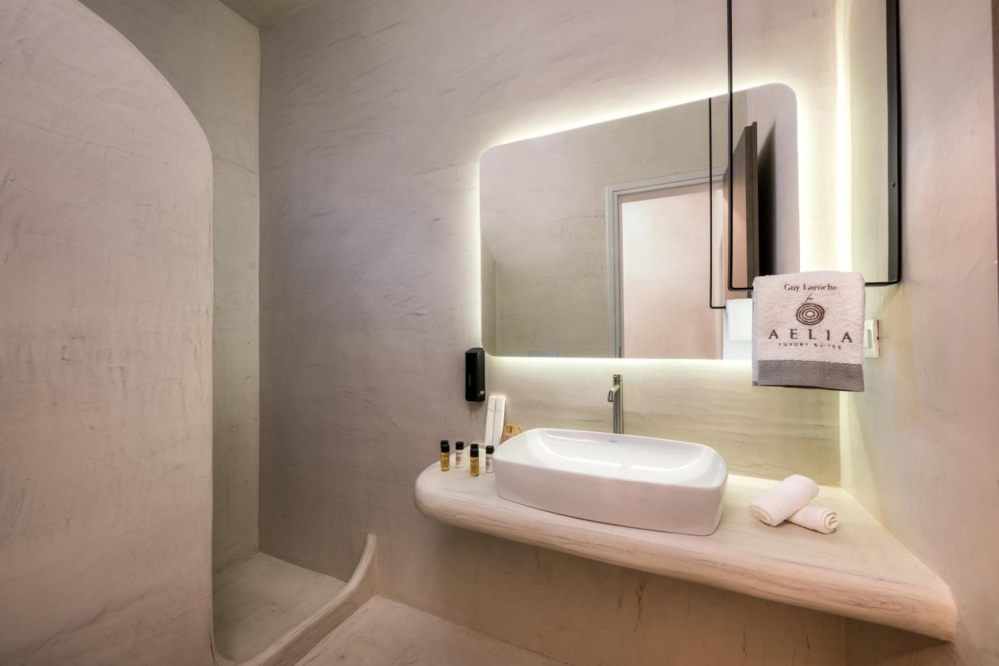 Aelia Luxury Karterados (Santorini)