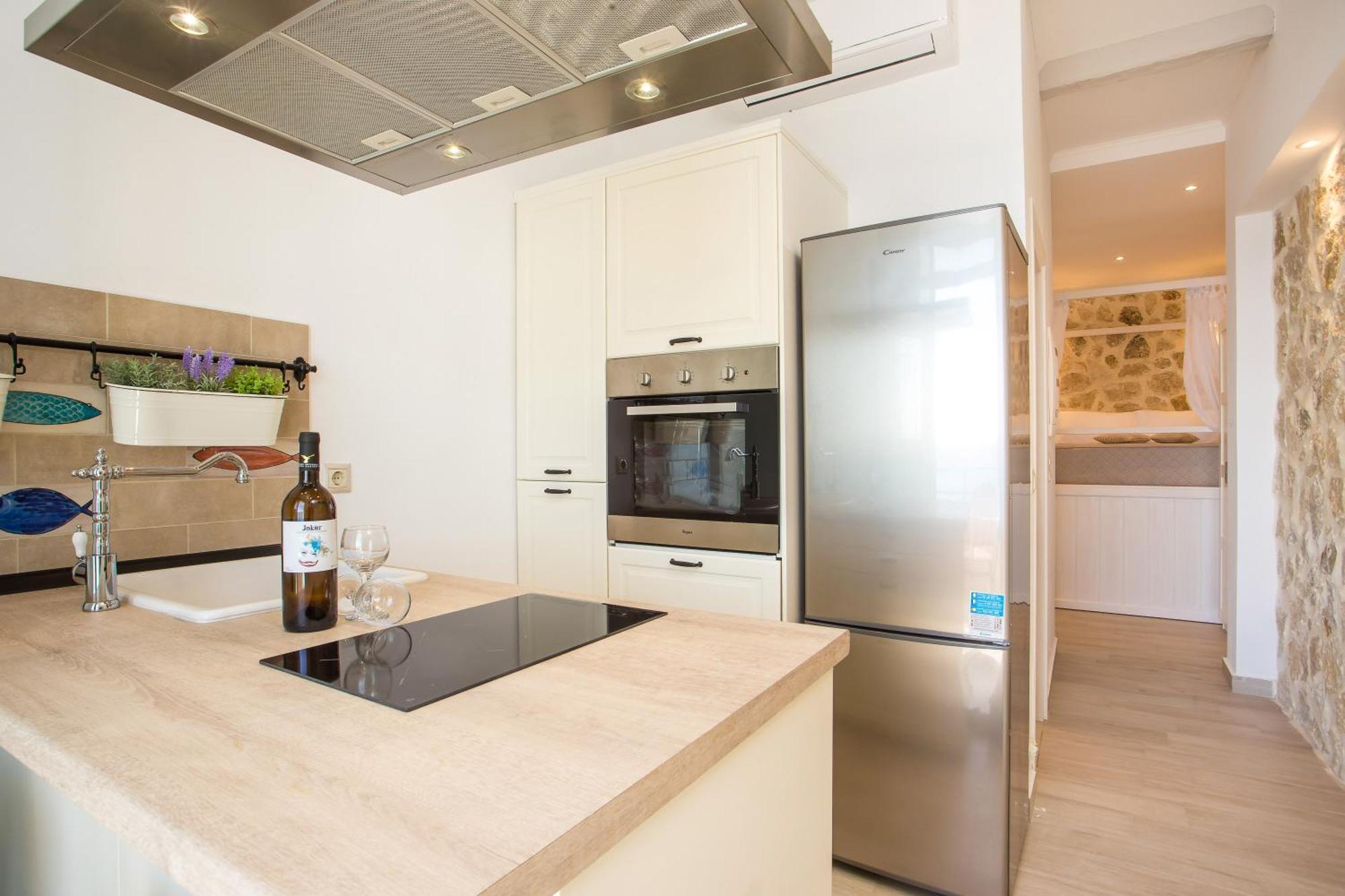 Egli Luxury Aparthotel *