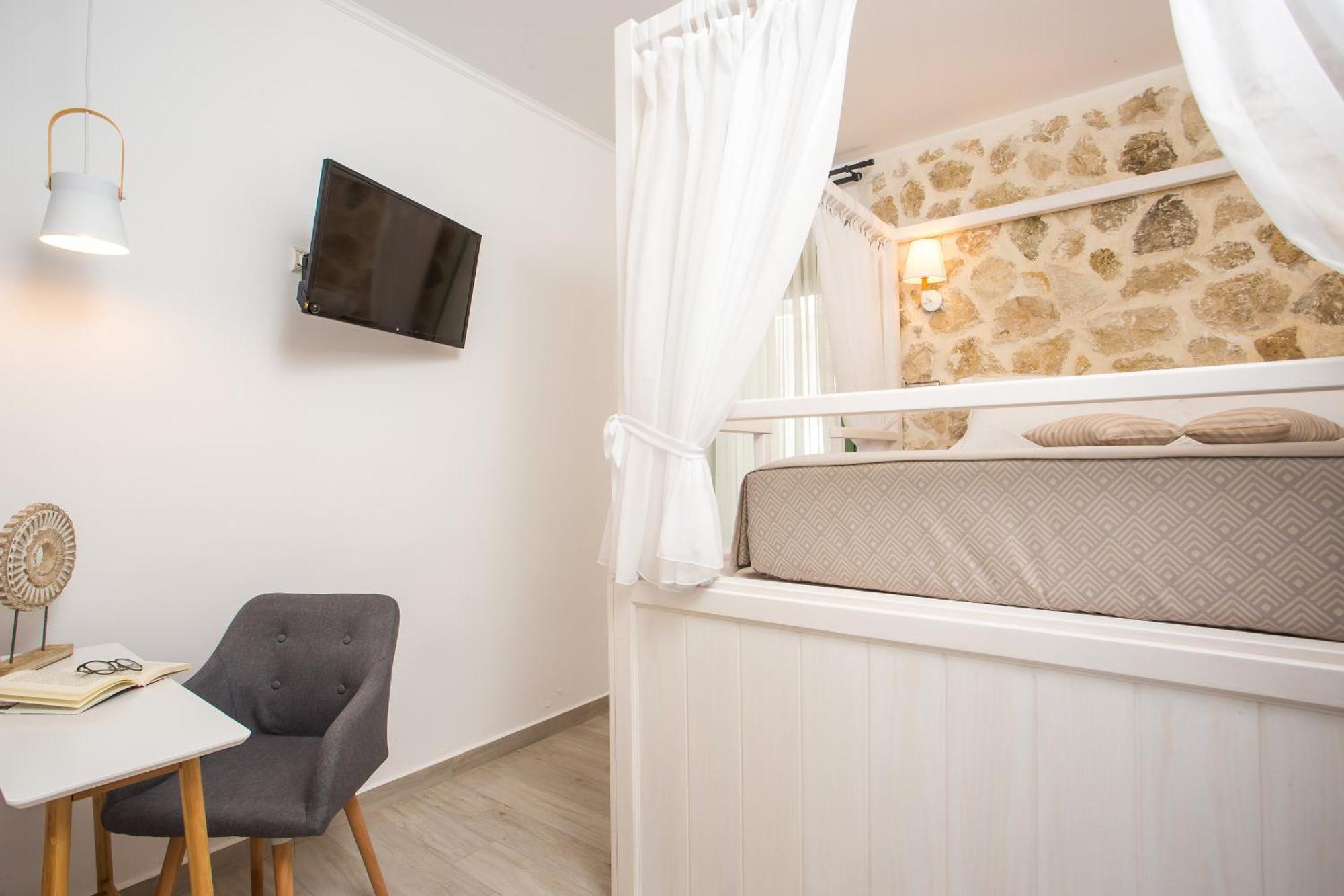 Egli Luxury Aparthotel *