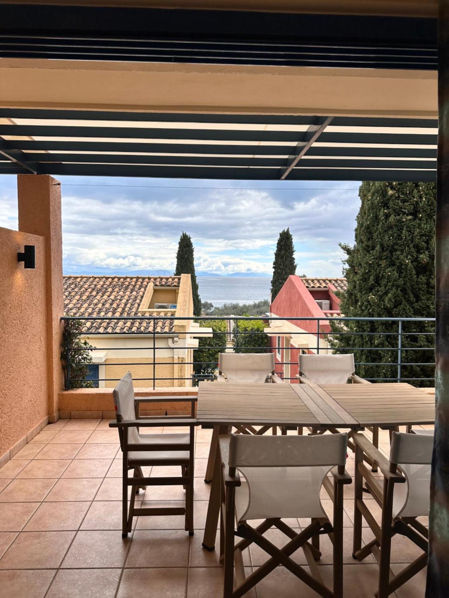 Blu Apt, Barbati