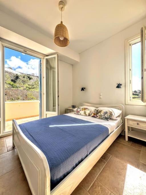 Grand Blue Balcony Island House *