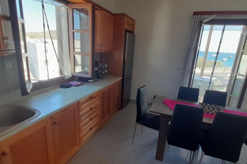 Apartment παραθαλάσσιο με θέα τον κόλπο βάρης Vari (Syros)