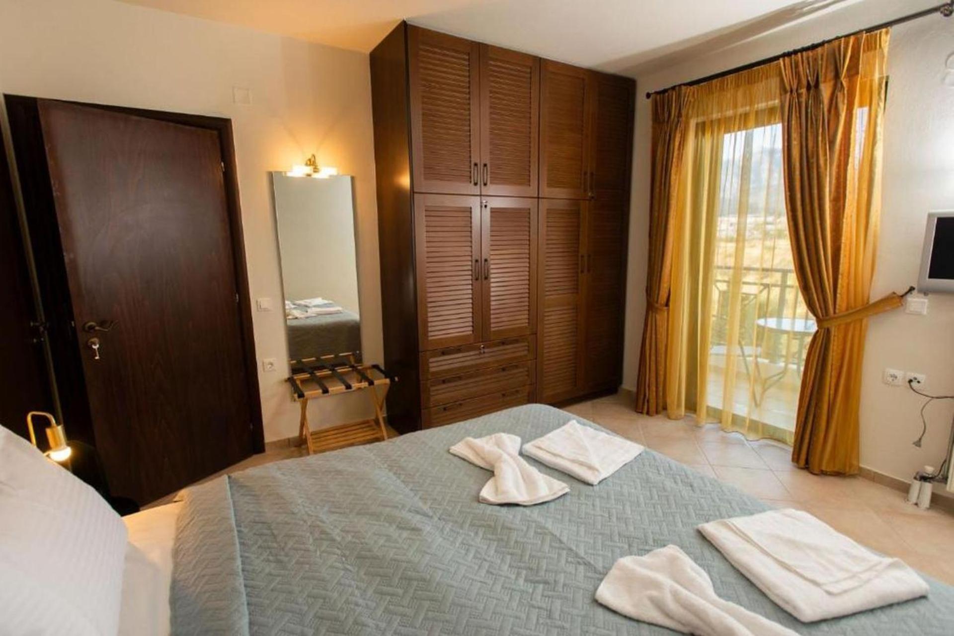Alkioni Suites, Beachfront, With Mountain View *