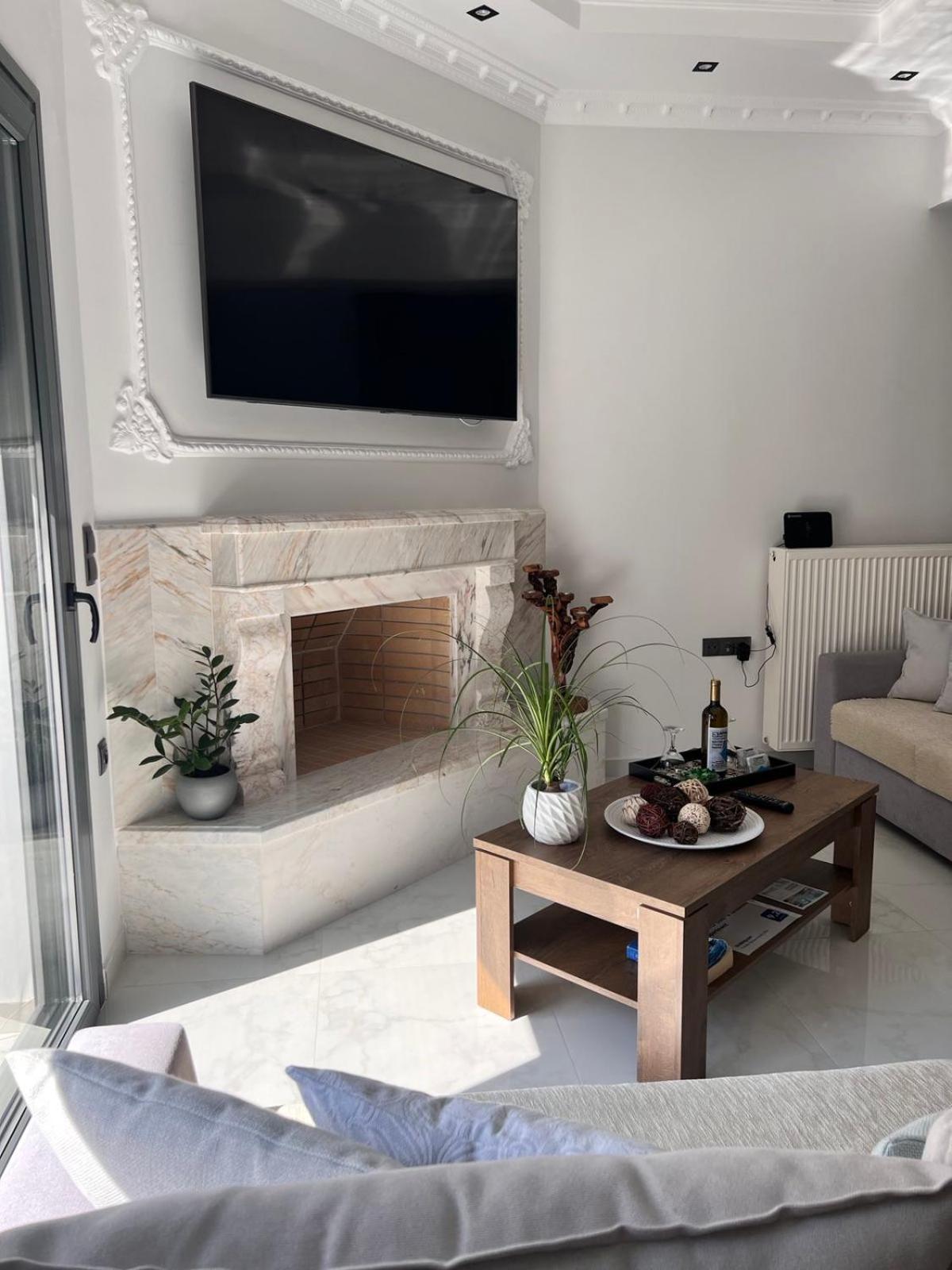 Kontis' Deluxe Furnished Apartment Loutraki (Corinthia)