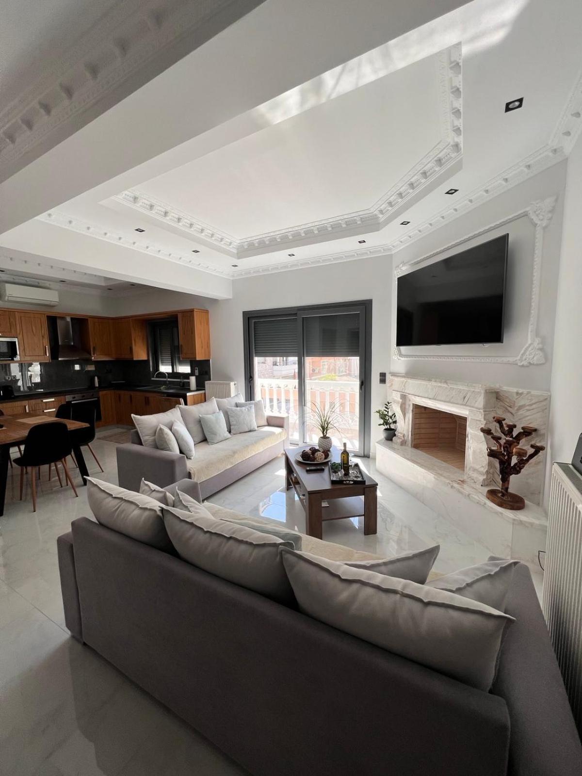 Apartment Kontis' Deluxe Furnished *