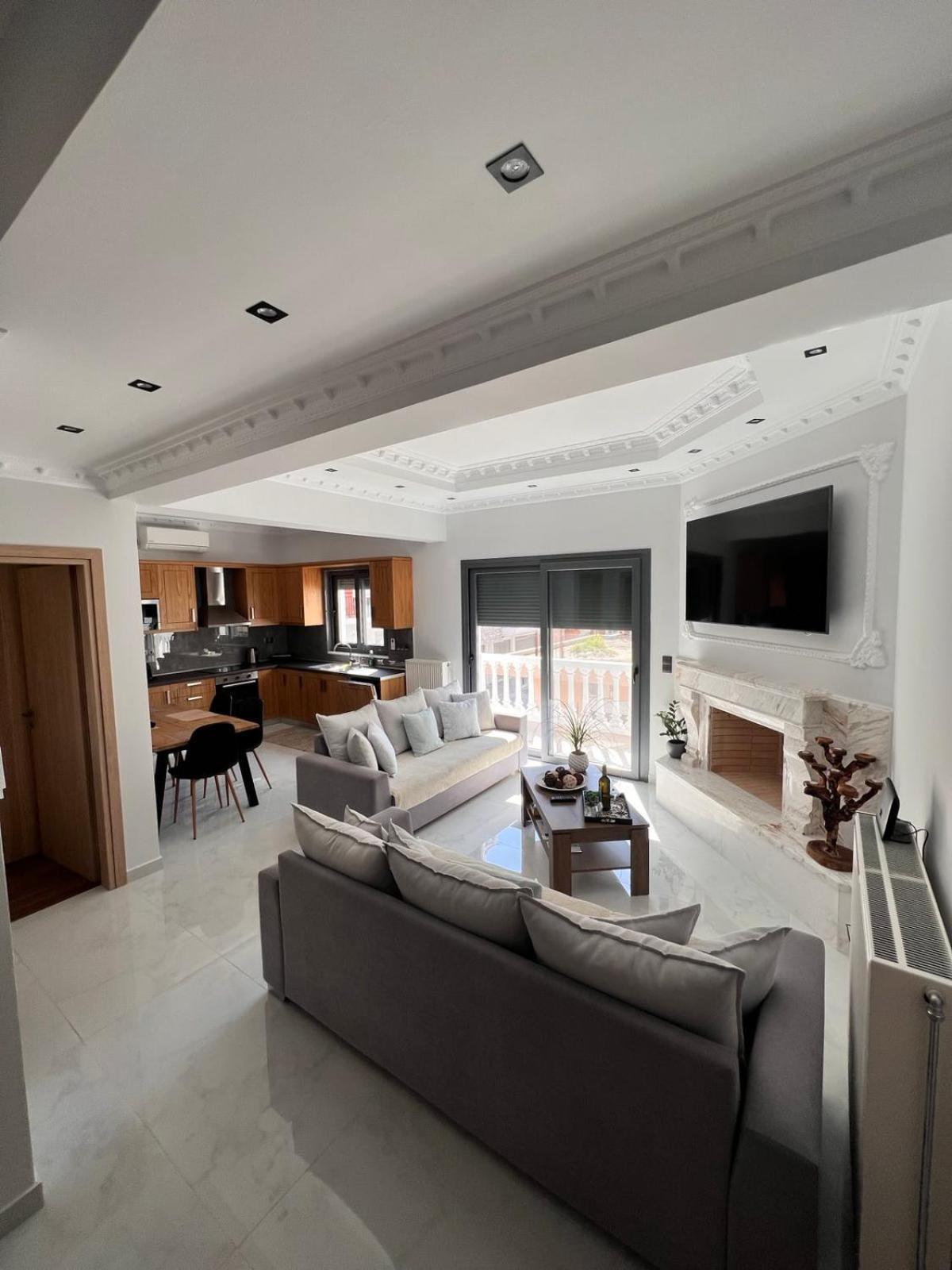 Kontis' Deluxe Furnished Apartment Loutraki (Corinthia)