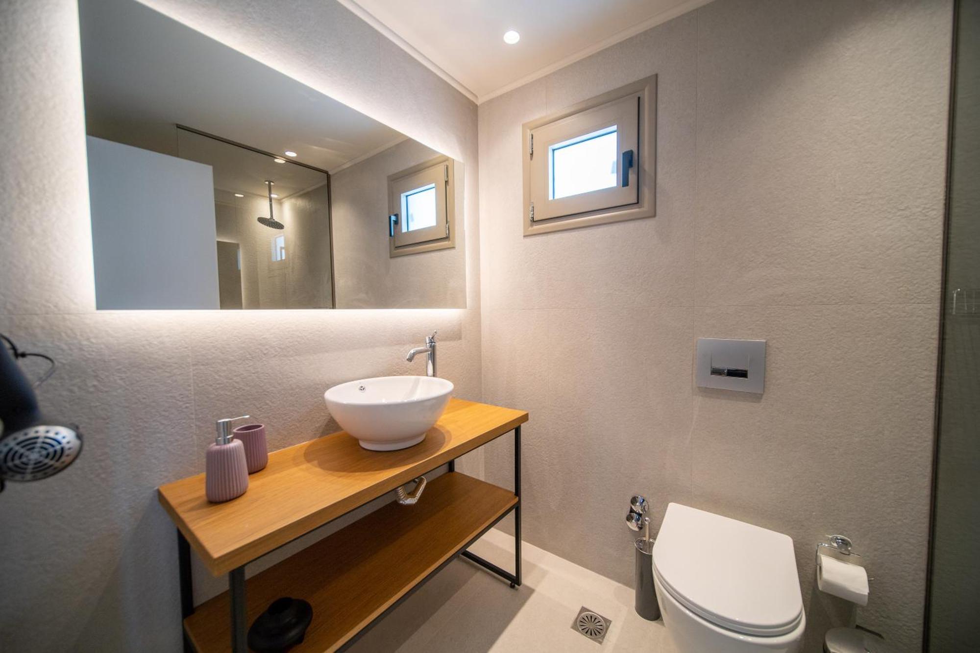 Grand House - Center - Sleeps 6 *