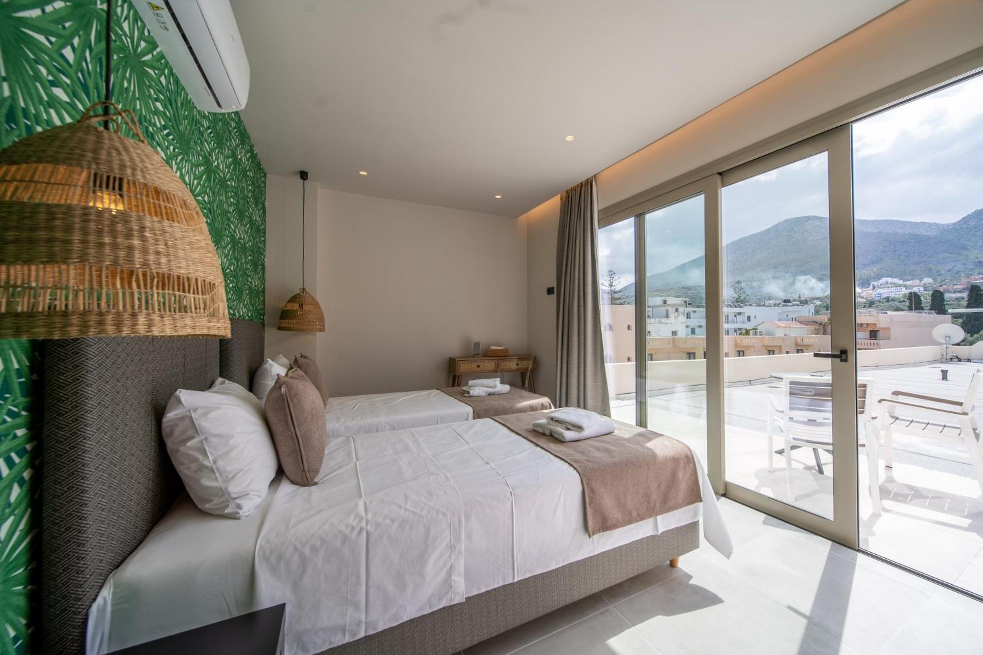 Grand House - Center - Sleeps 6 *