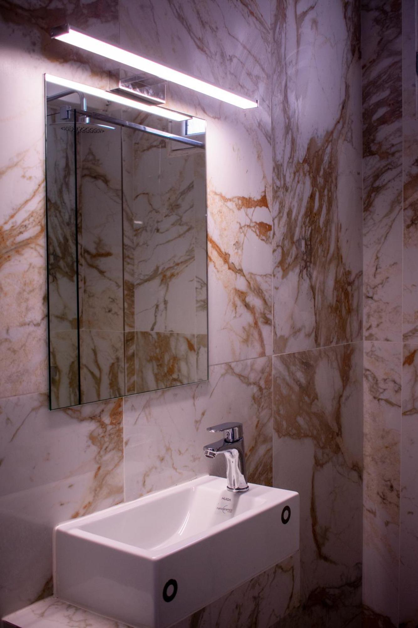 Athina Aparthotel *