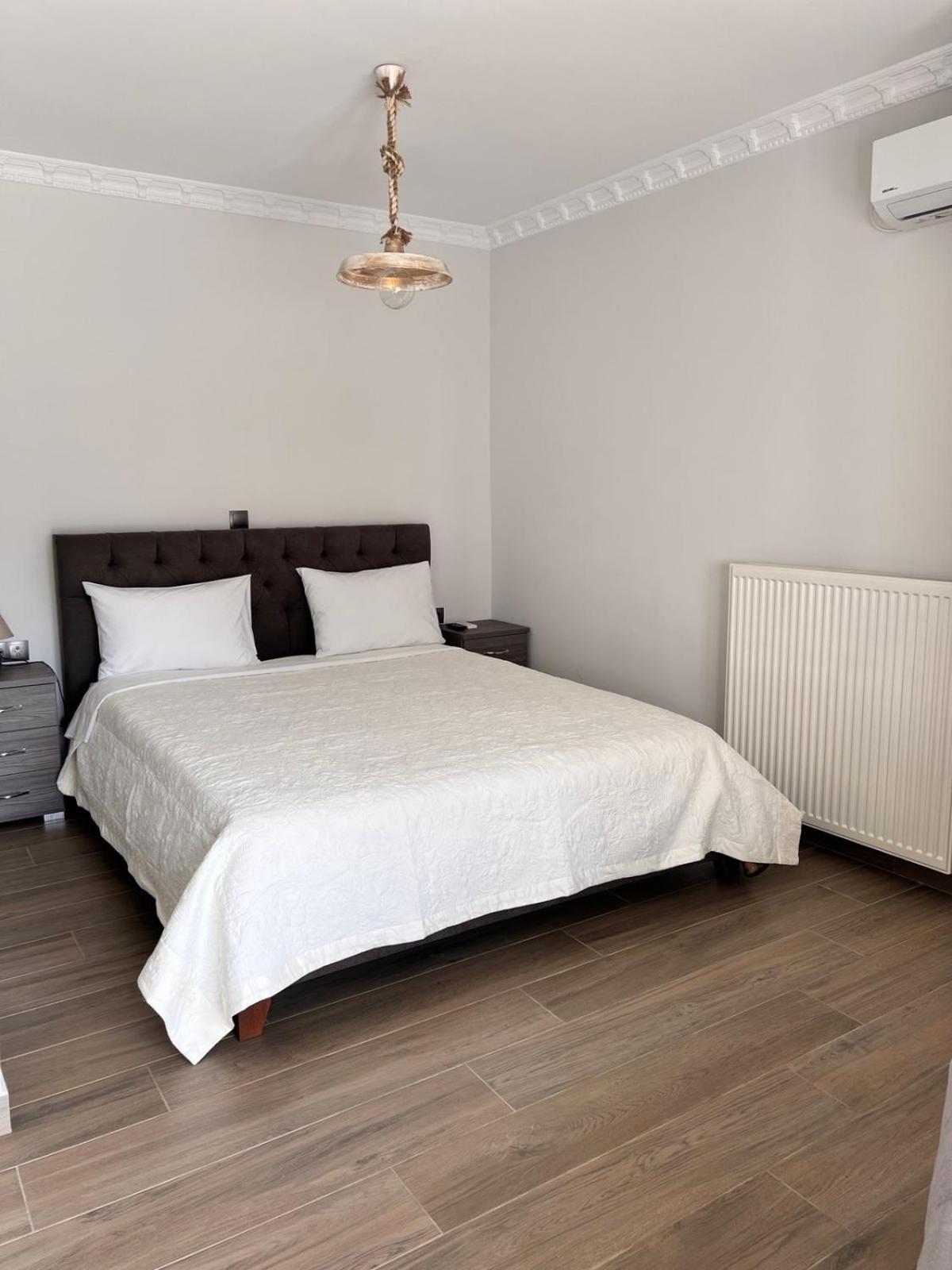 Kontis' Deluxe Furnished * Loutraki (Corinthia)