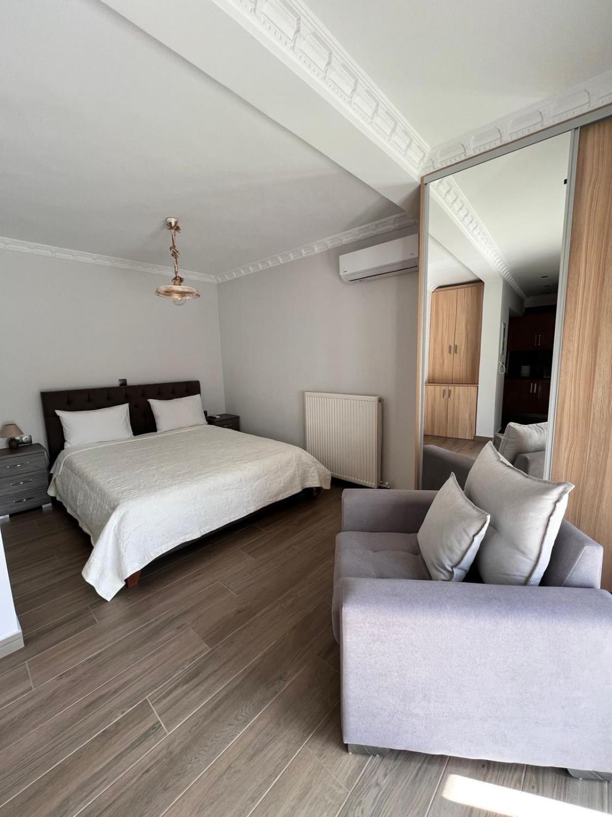 Kontis' Deluxe Furnished *