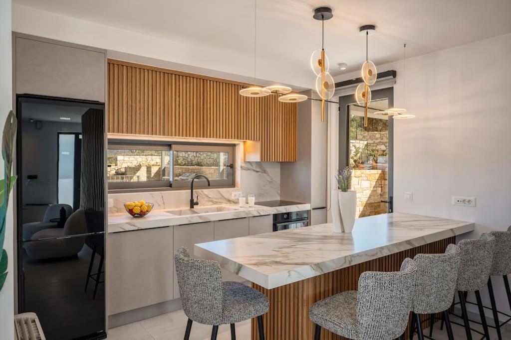 Skyline Villas, By Hellocrete Villa