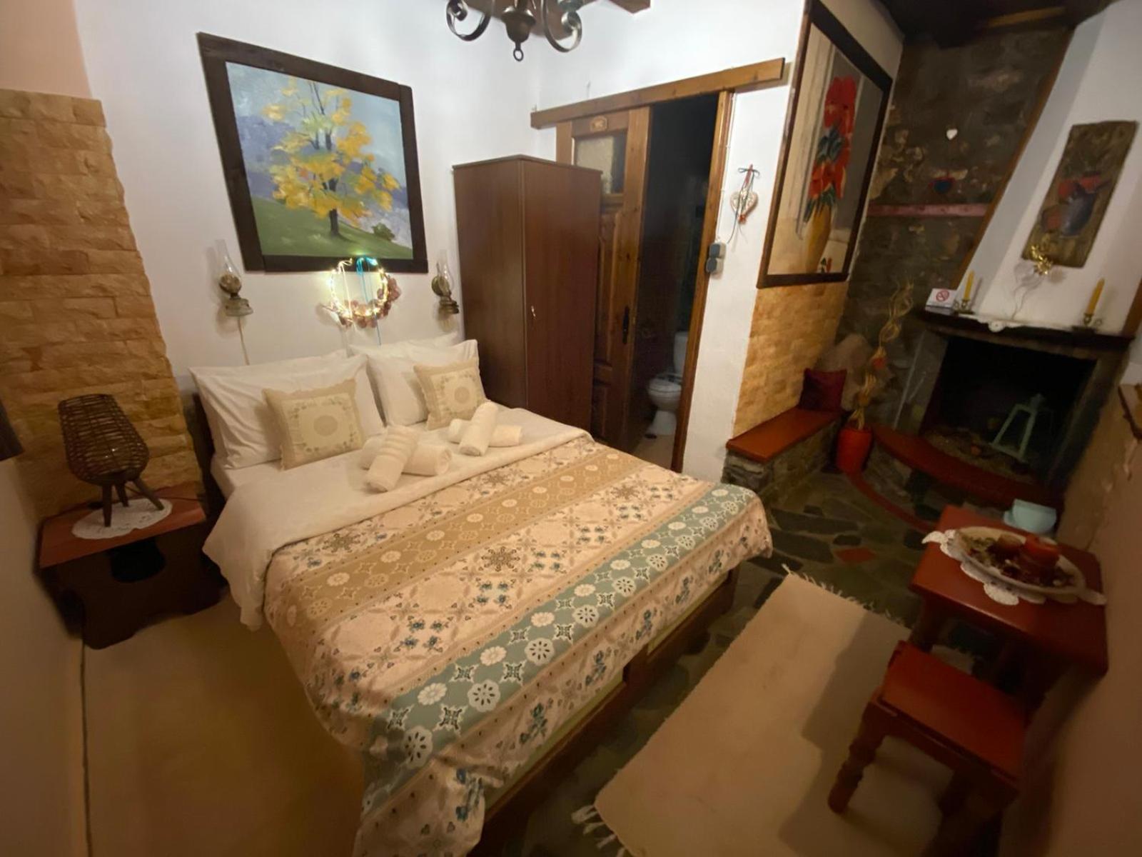 Traditional Erato Palaios Panteleimonas