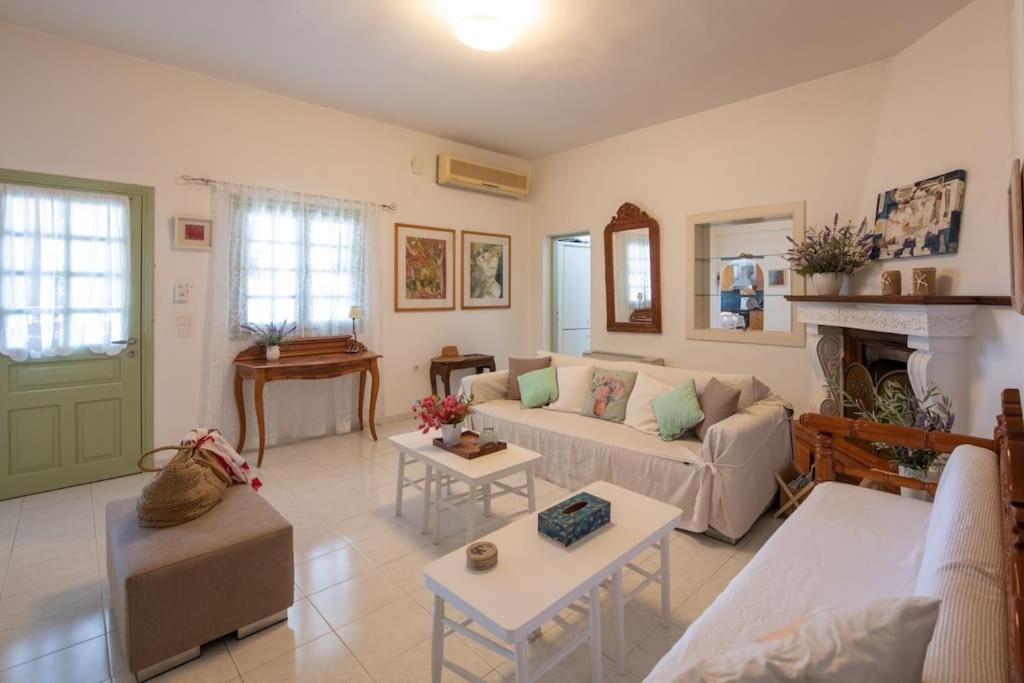 Hlia's House Near The Sea