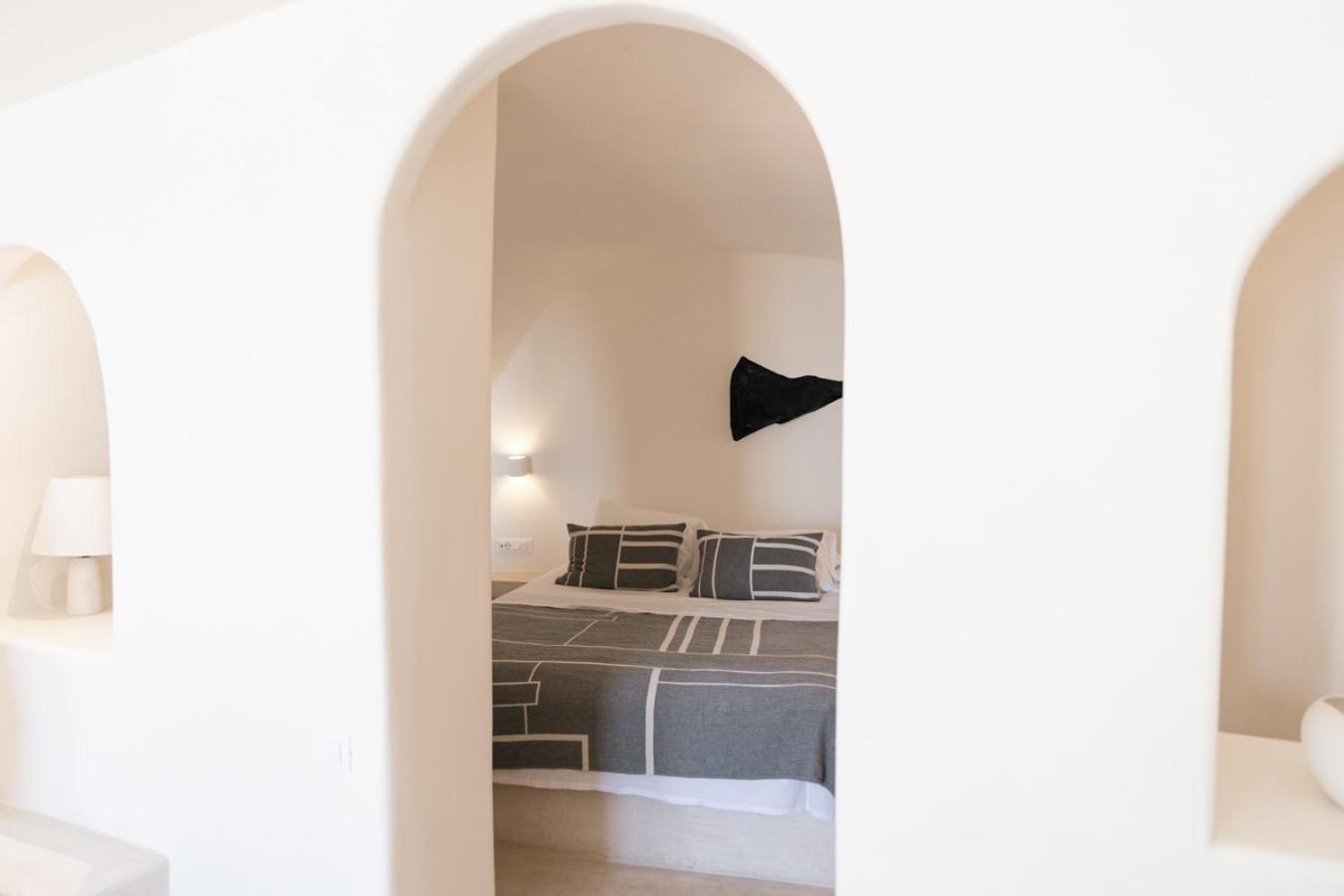Pano Meria Cave House One In Oia (Santorini)