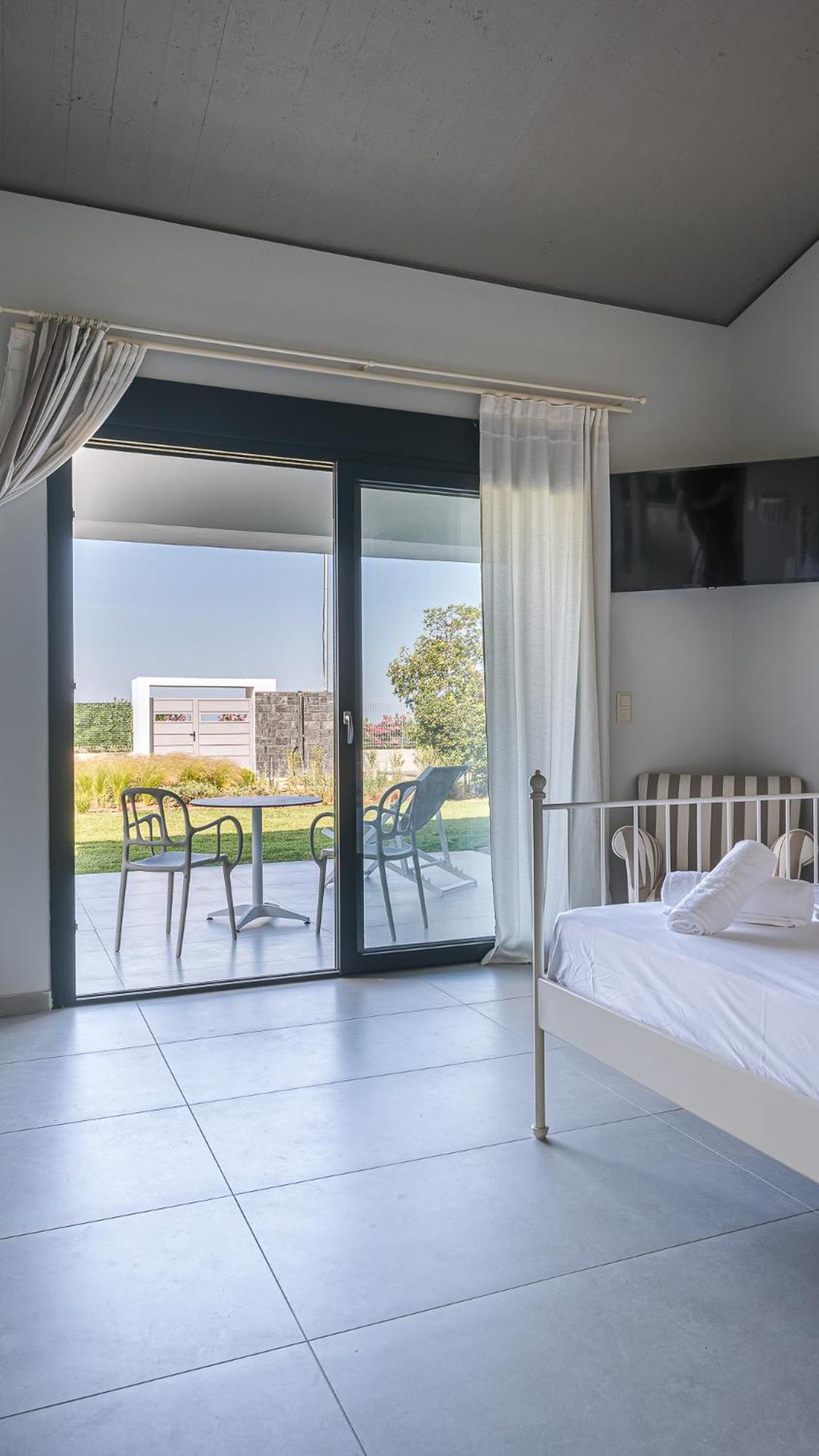 Electra Beachfront Suites, *