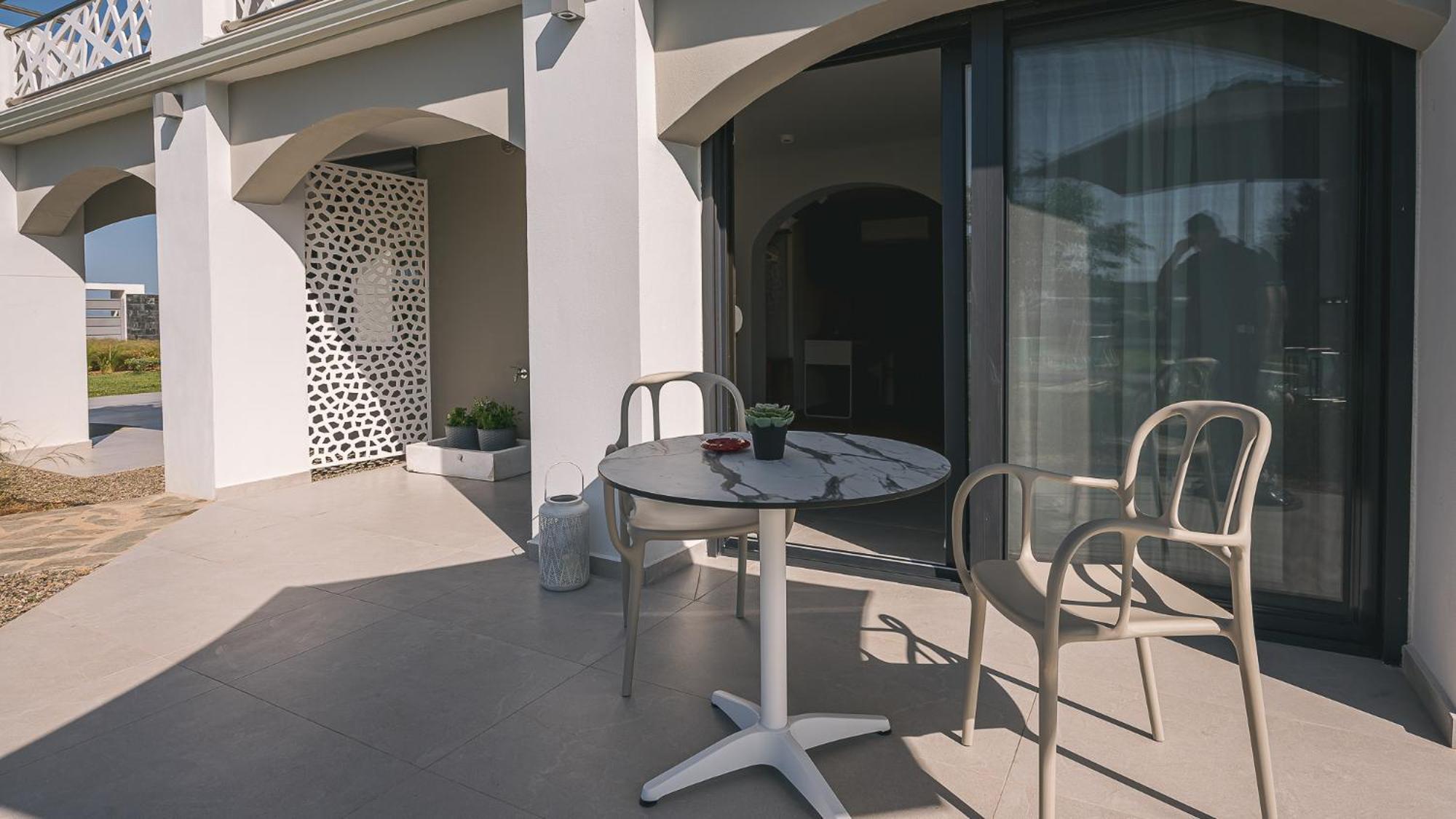 Electra Beachfront Suites, Aparthotel